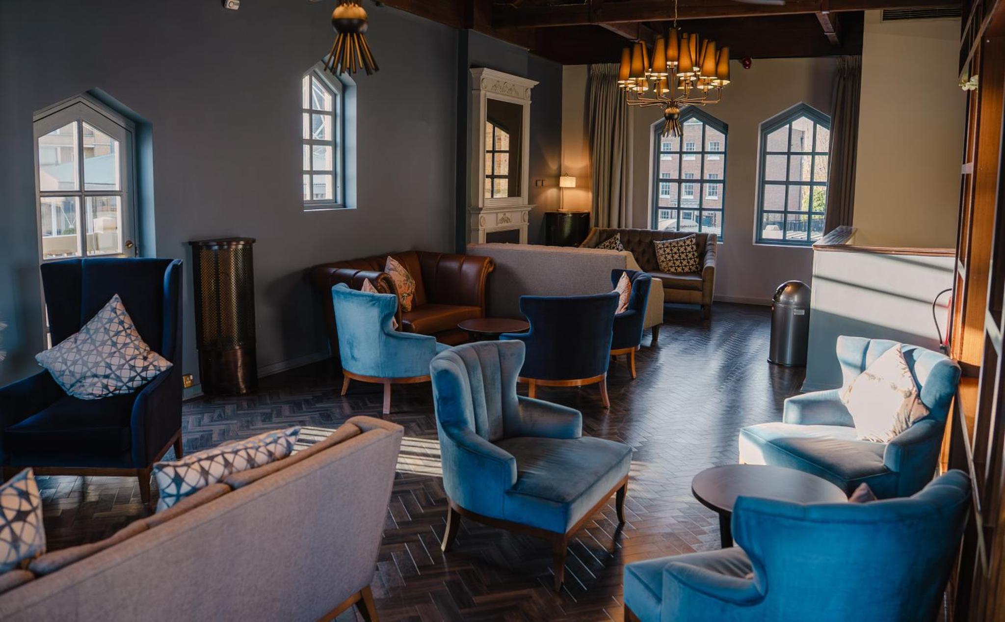 Family Room (2 Adults + 2 Children)