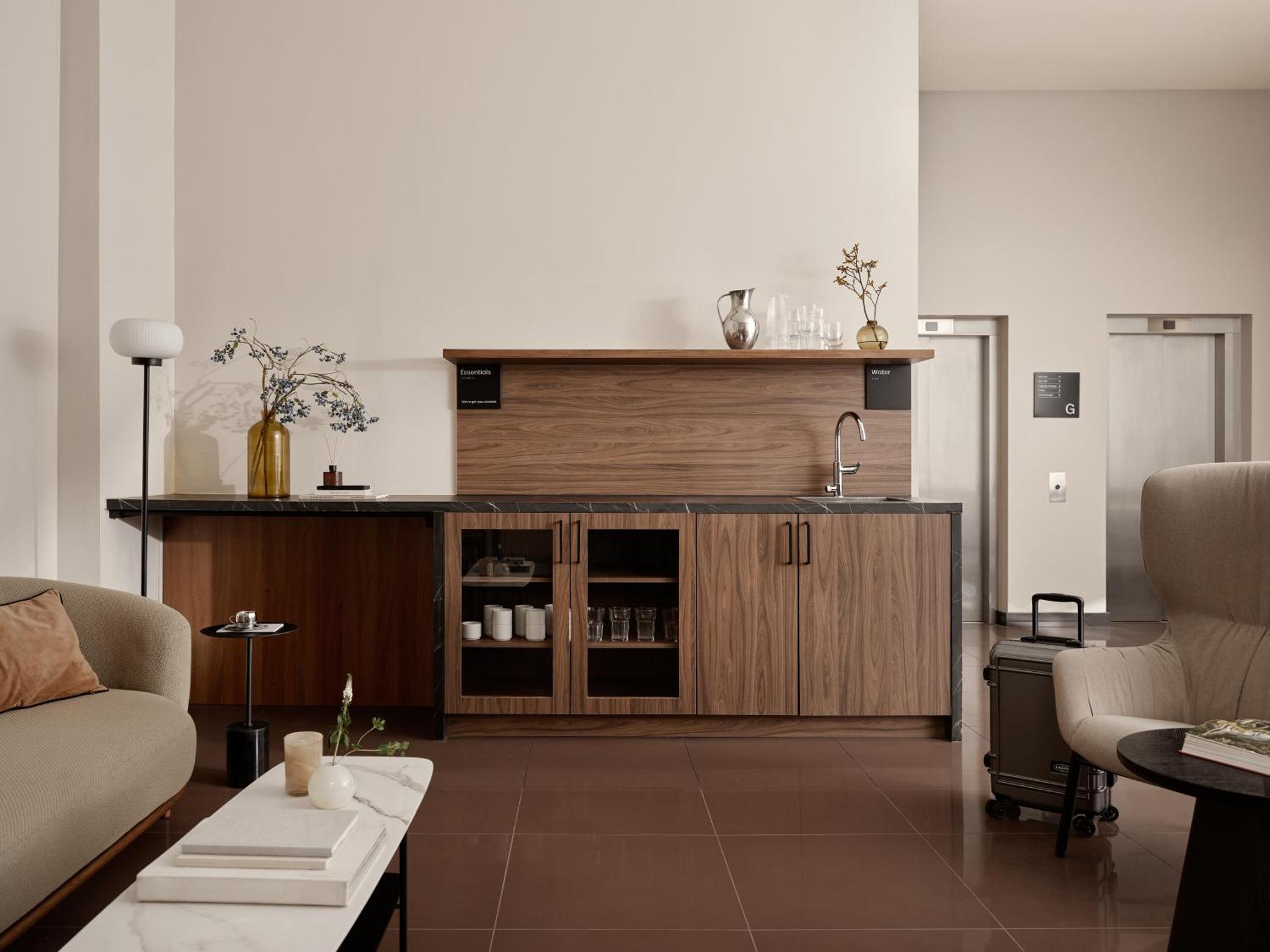 Compact Room - Lower Ground