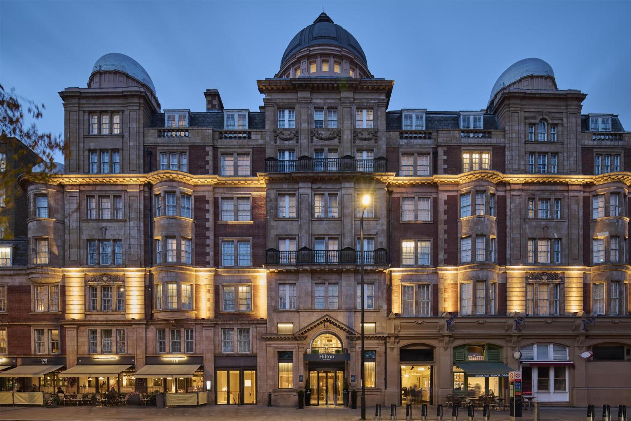 Grand Superior Queen room with two double bed