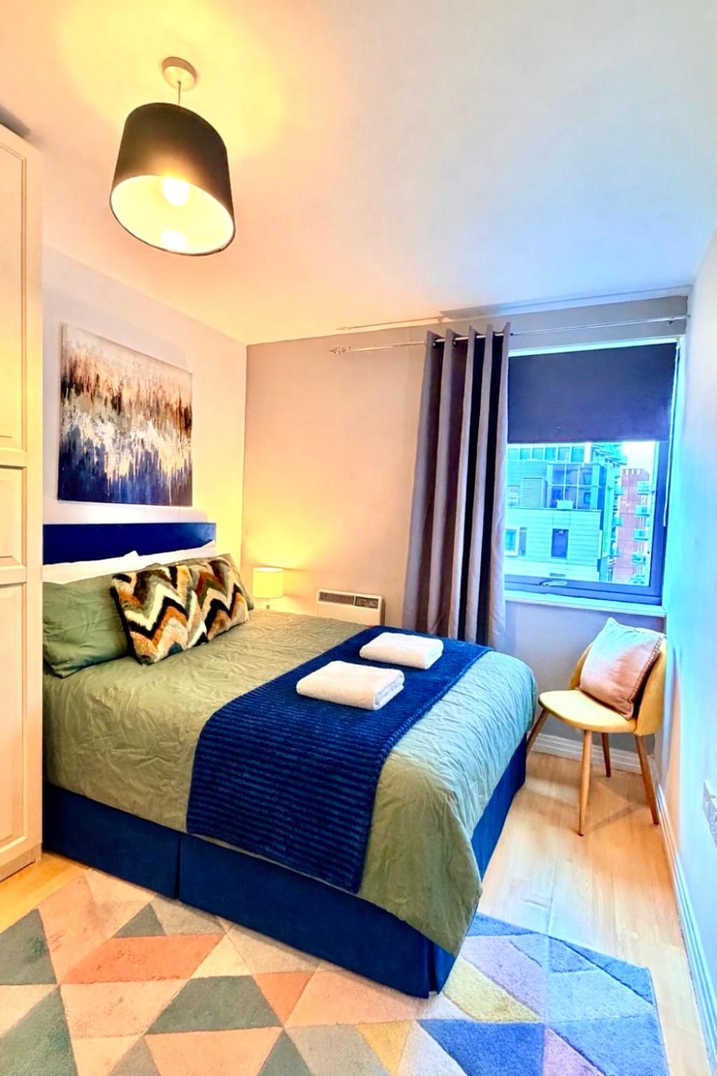 Two bed 2 bath opp tube station zone 2