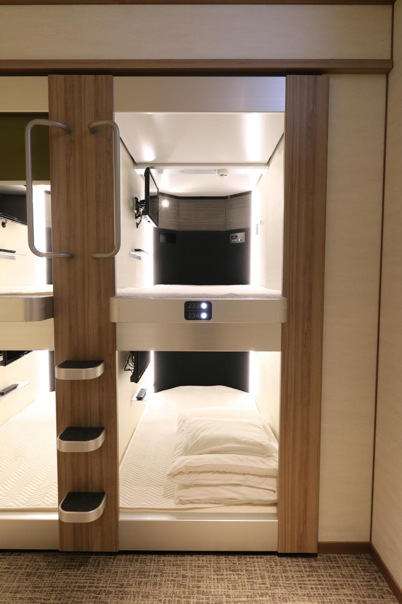 Cabin & Capsule Hotel J-SHIP Osaka Namba — thumbnail 4
