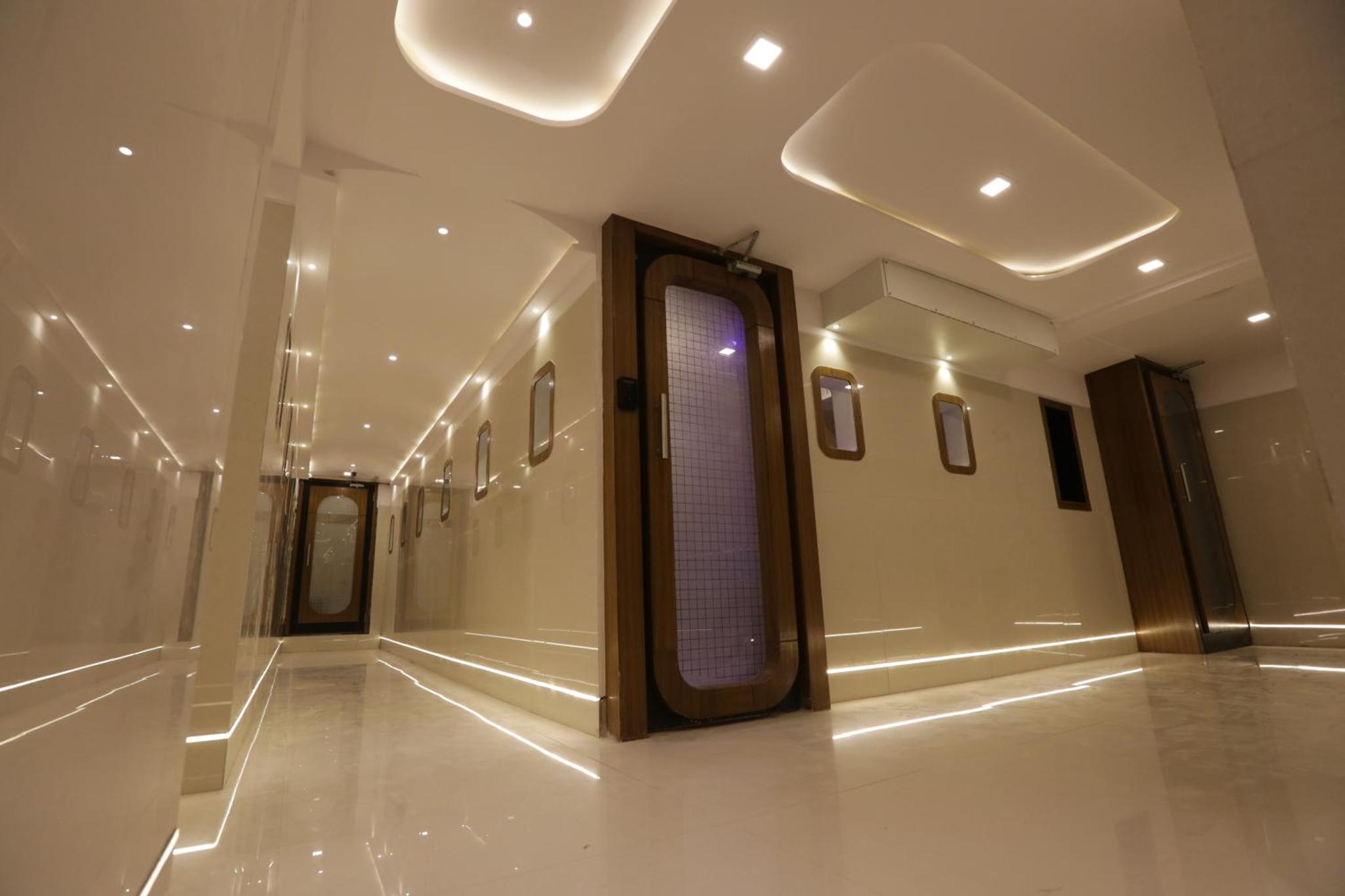 Qubestay Airport Capsule Hotel & Hostel — photo 12