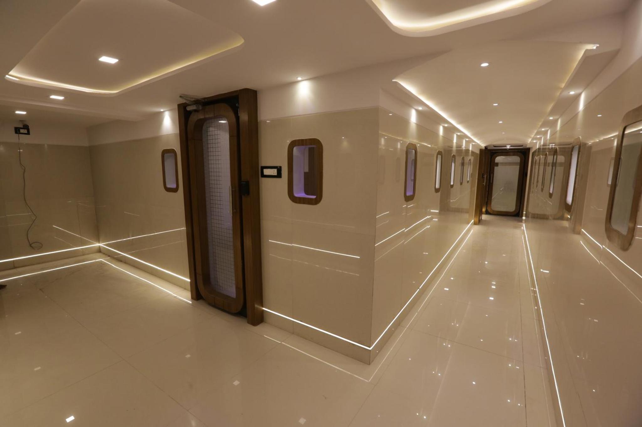 Qubestay Airport Capsule Hotel & Hostel — photo 8