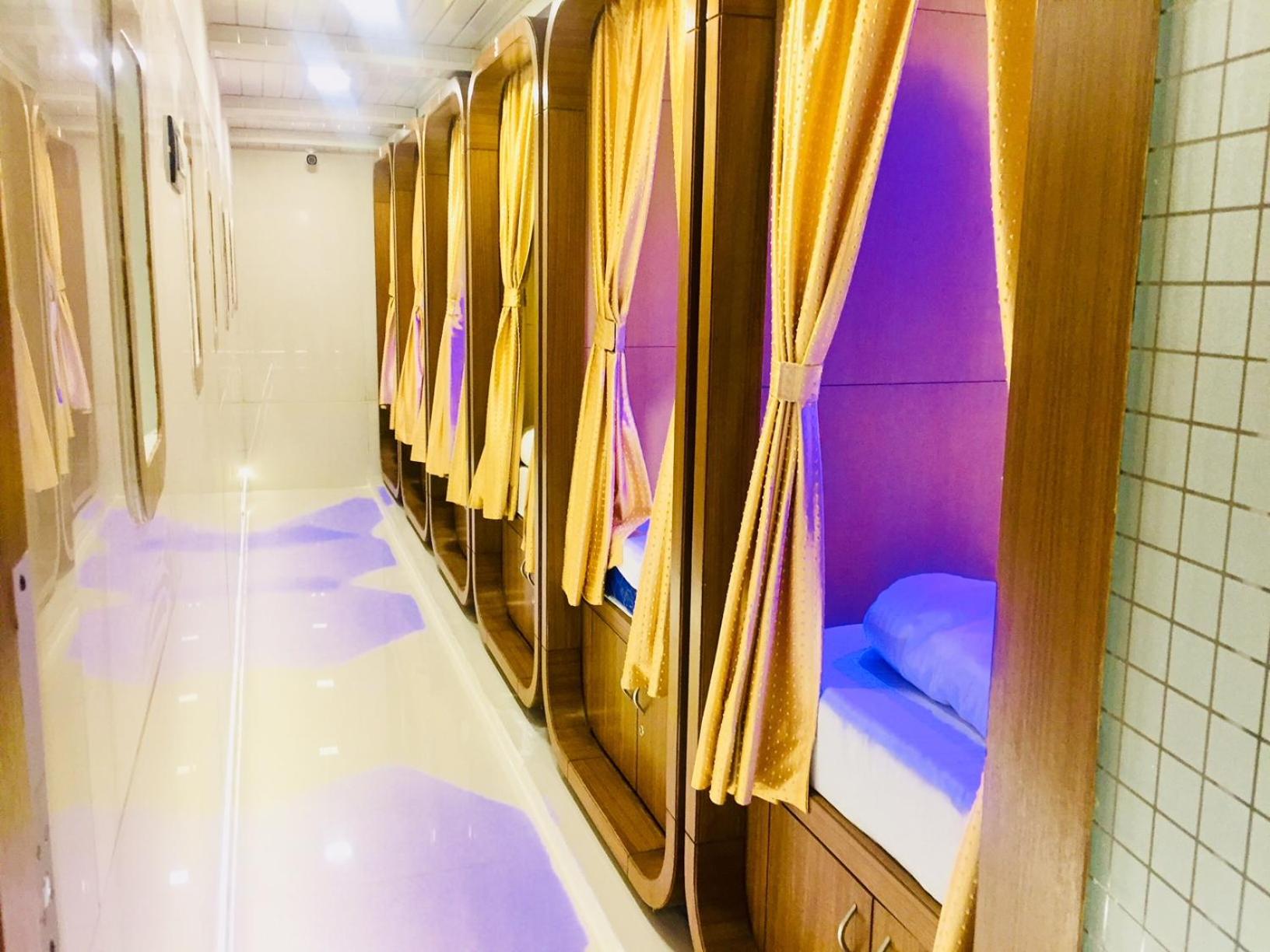 Qubestay Airport Capsule Hotel & Hostel — thumbnail 4