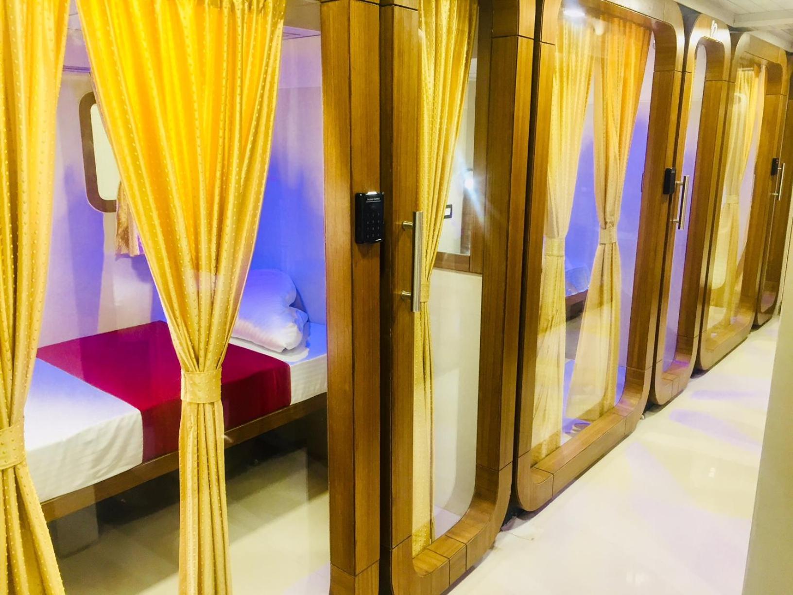 Qubestay Airport Capsule Hotel & Hostel — photo 6
