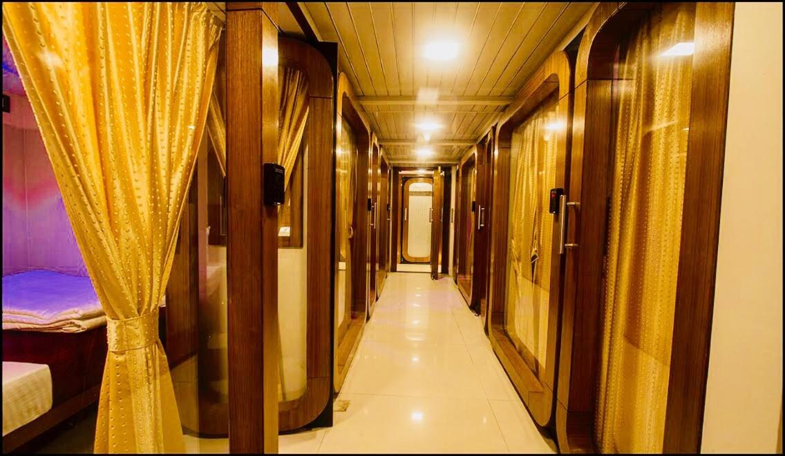 Qubestay Airport Capsule Hotel & Hostel — photo 5