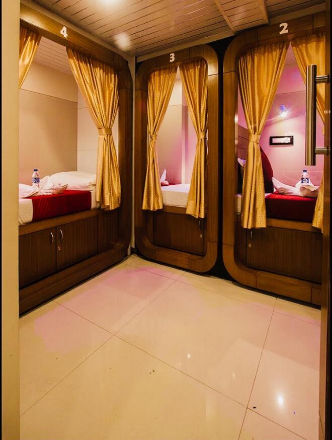 Qubestay Airport Capsule Hotel & Hostel — photo 11