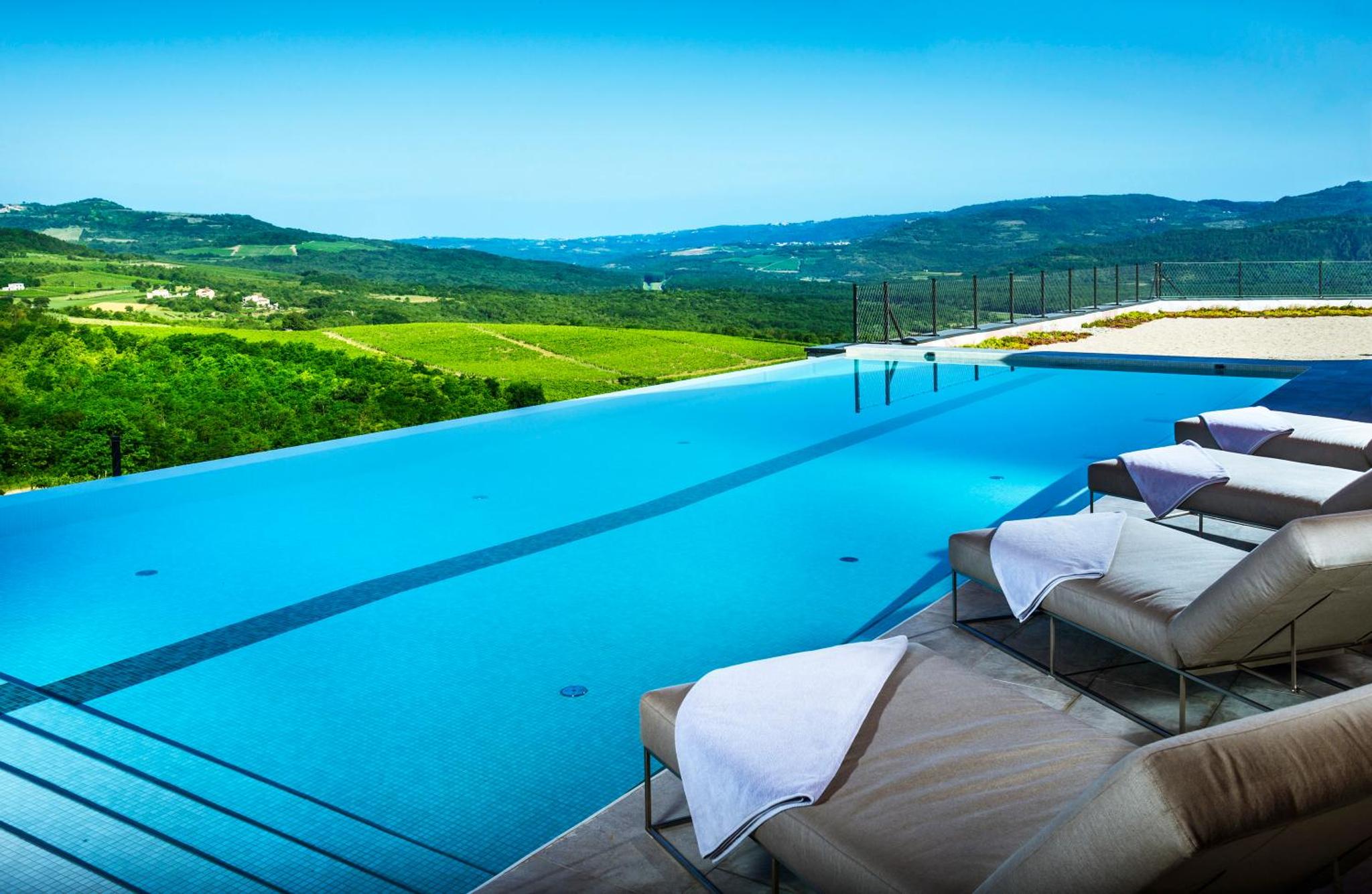 ROXANICH Winery and Design Hotel — thumbnail 4