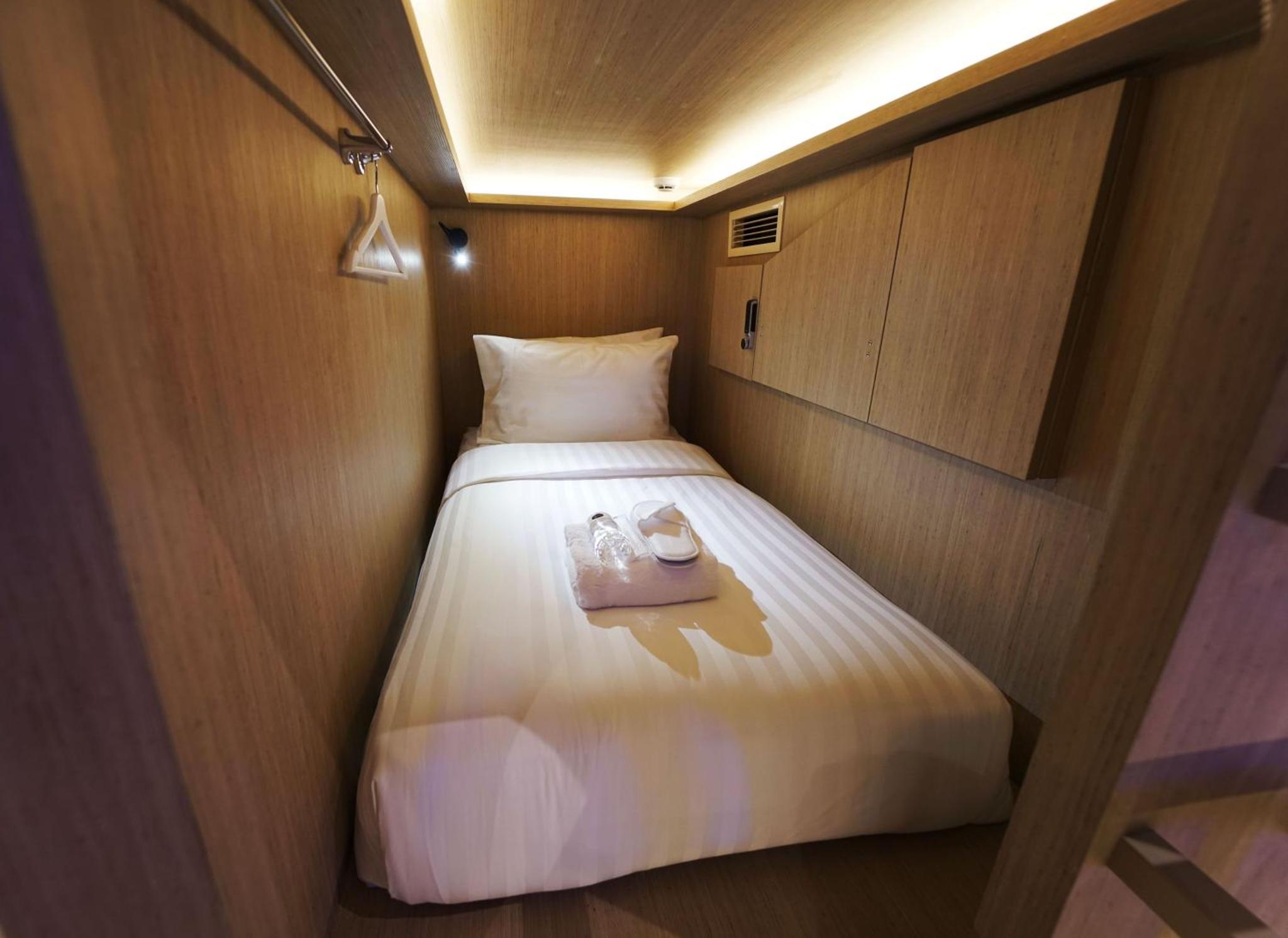 CUBE Boutique Capsule Hotel at Kampong Glam — photo 8