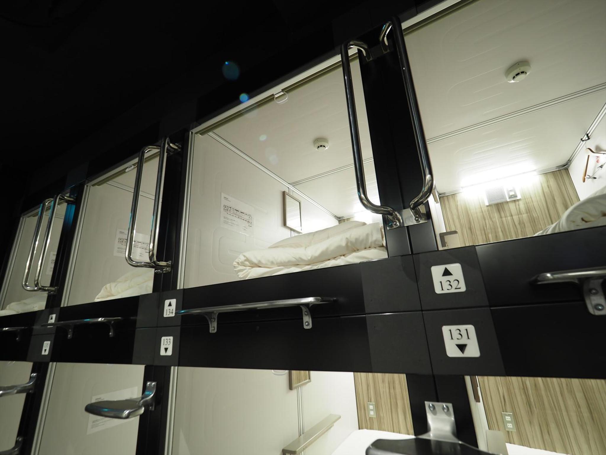 LEO YU Capsule Hotel Nishifunabashi — photo 5