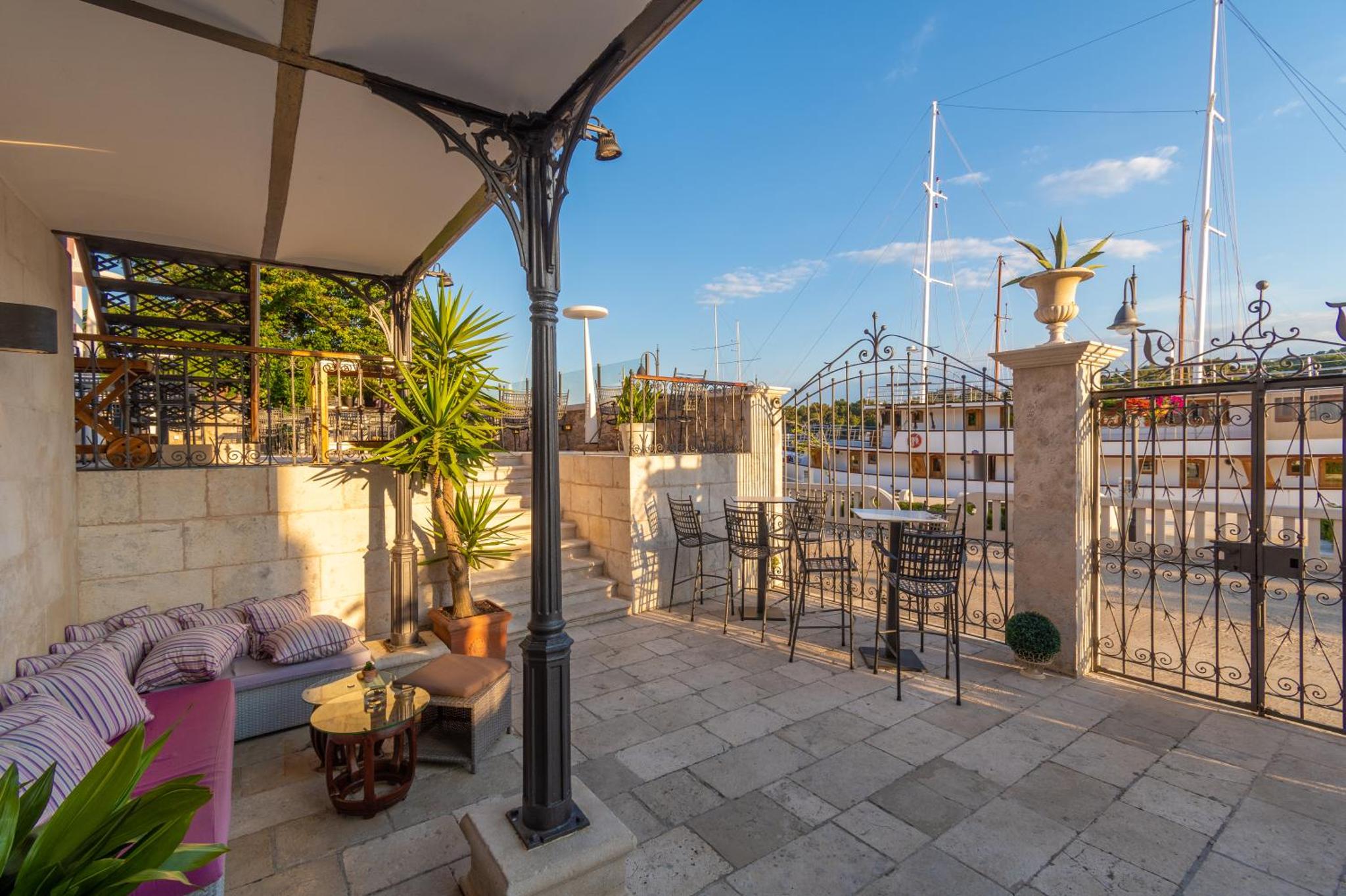 B&B Heritage Villa Apolon — thumbnail 2