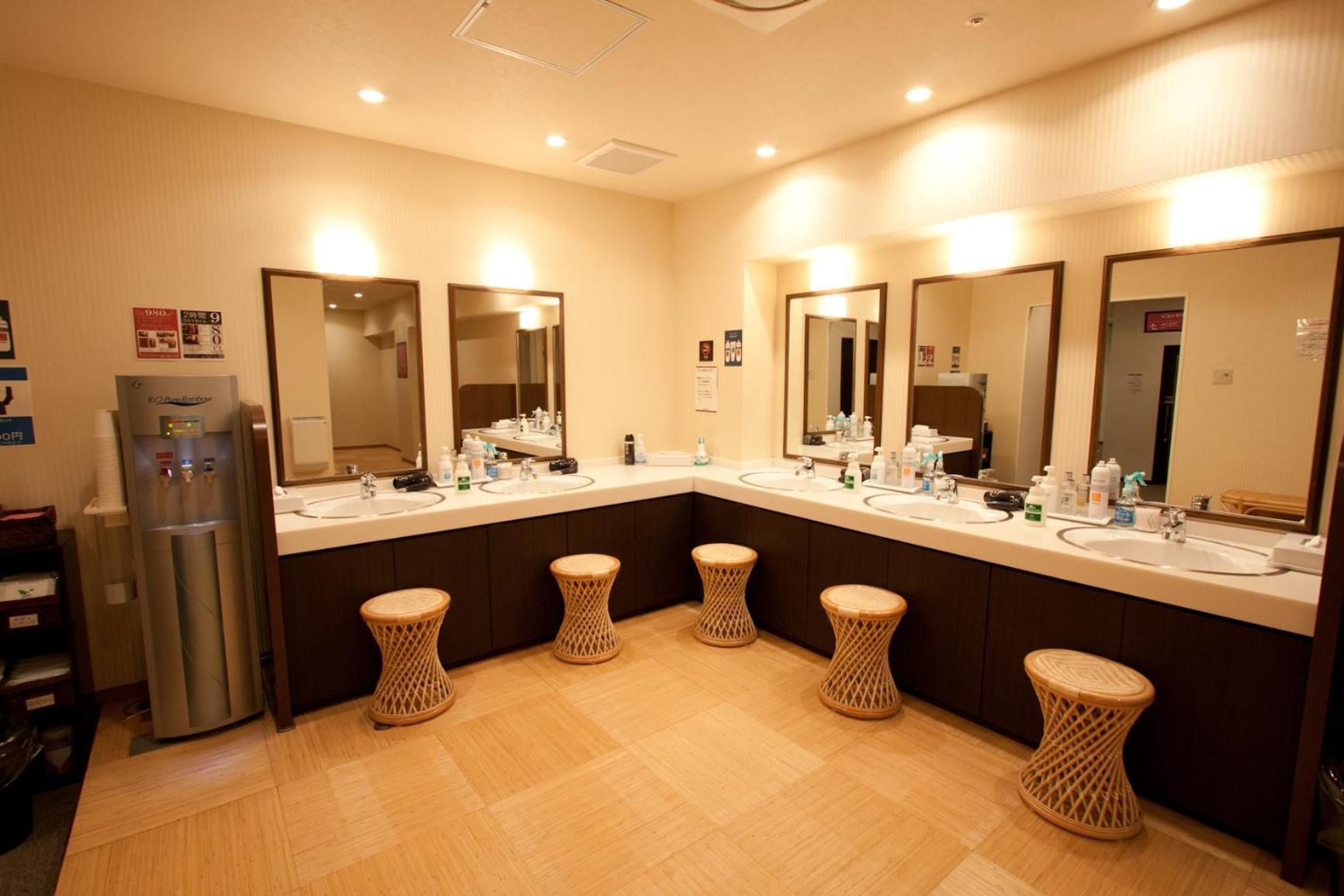 HEARTS Capsule Hotel & Spa Nakasu -Male only- — photo 7