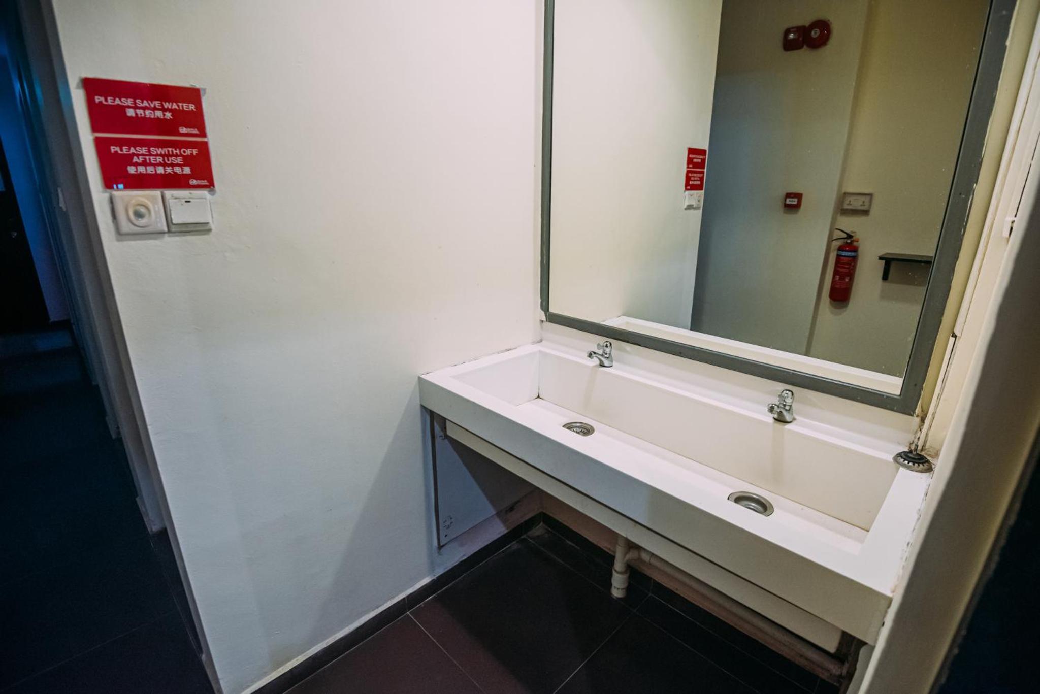 Bluewaters Pods 38 Hongkong St — photo 10