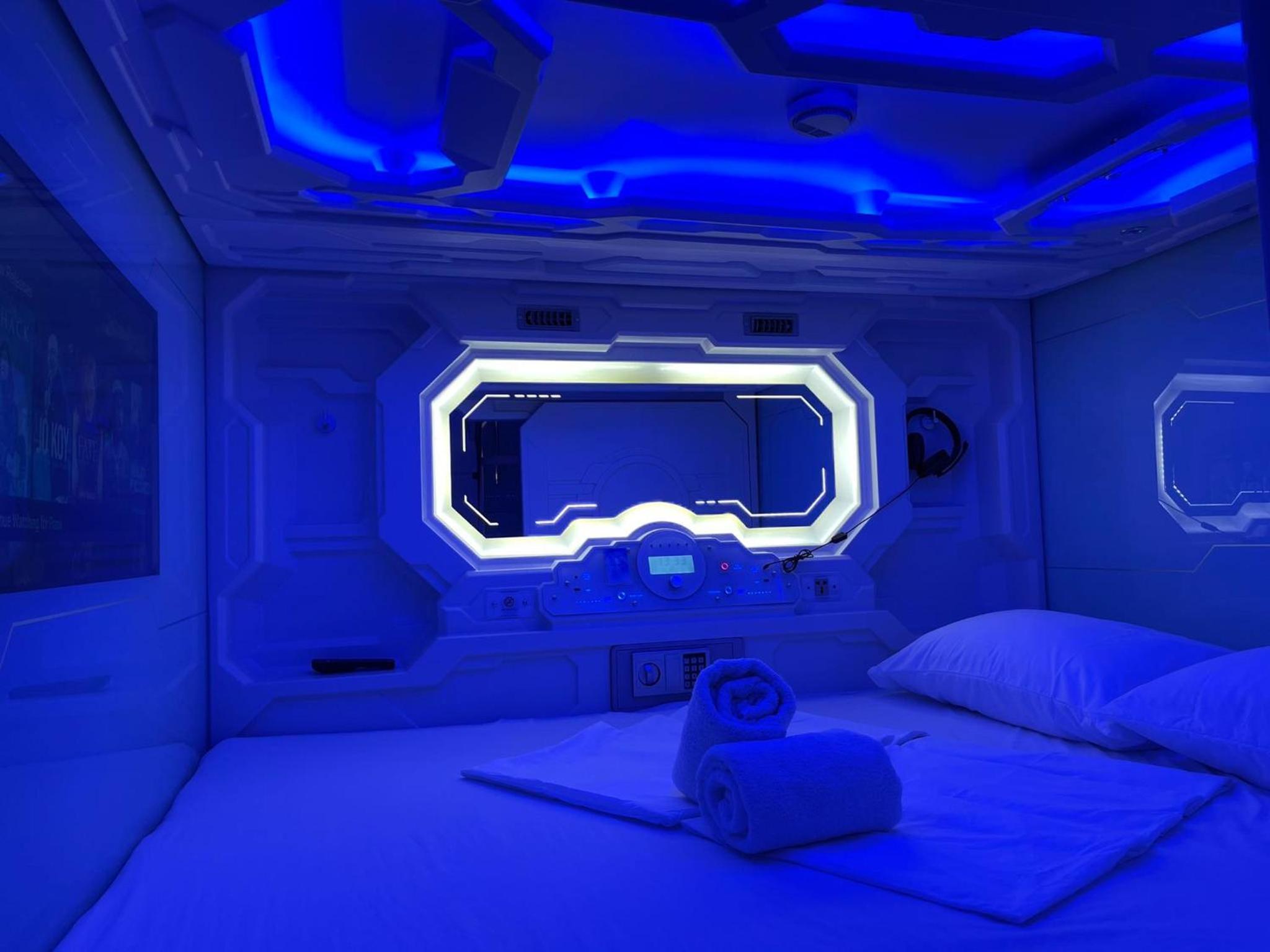 BMAX SPACEPODS sleep in space - 4mins from Mactan Airport — thumbnail 4