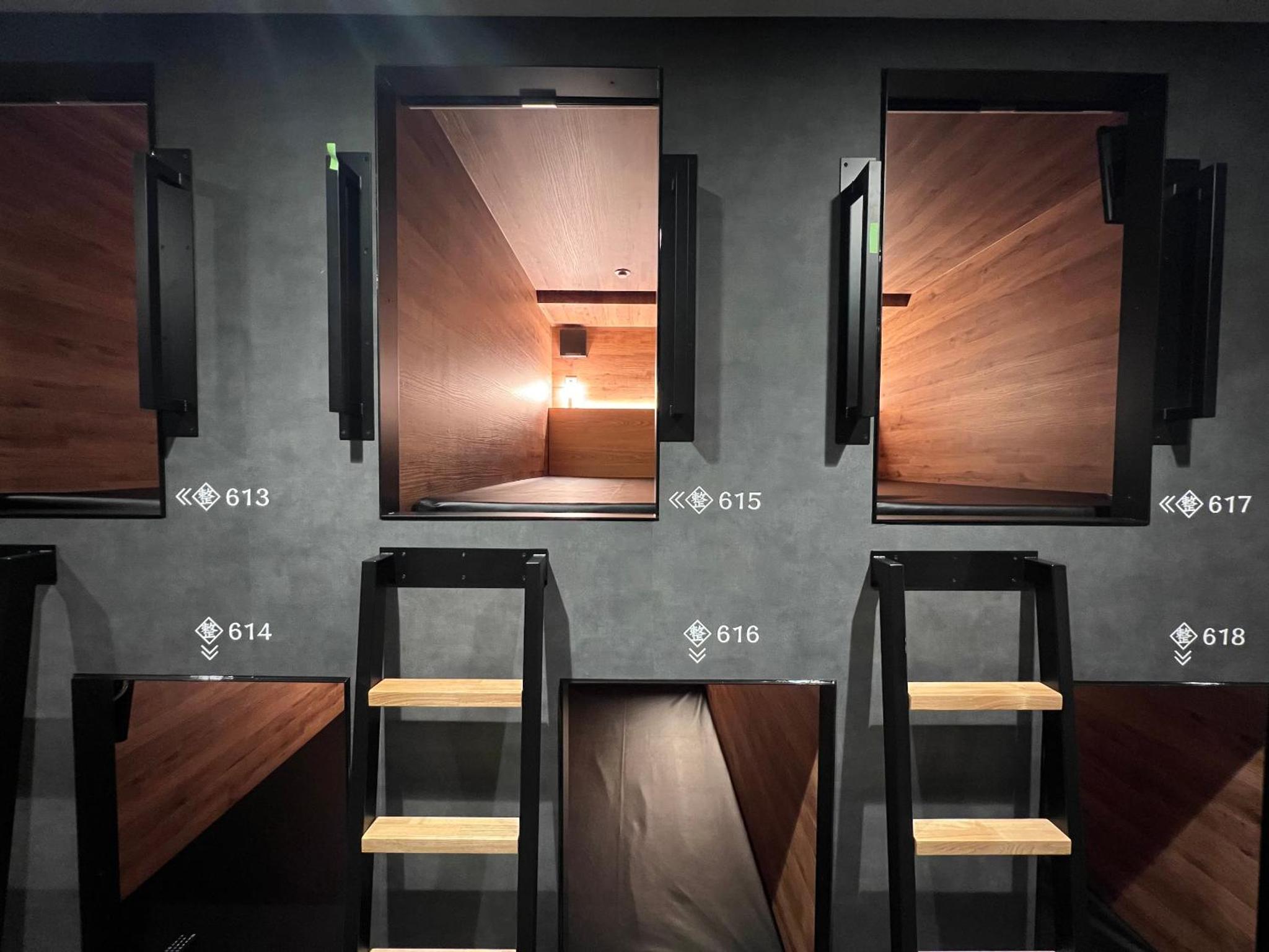 Rembrandt Cabin & Spa Shimbashi - Caters to Men — thumbnail 2