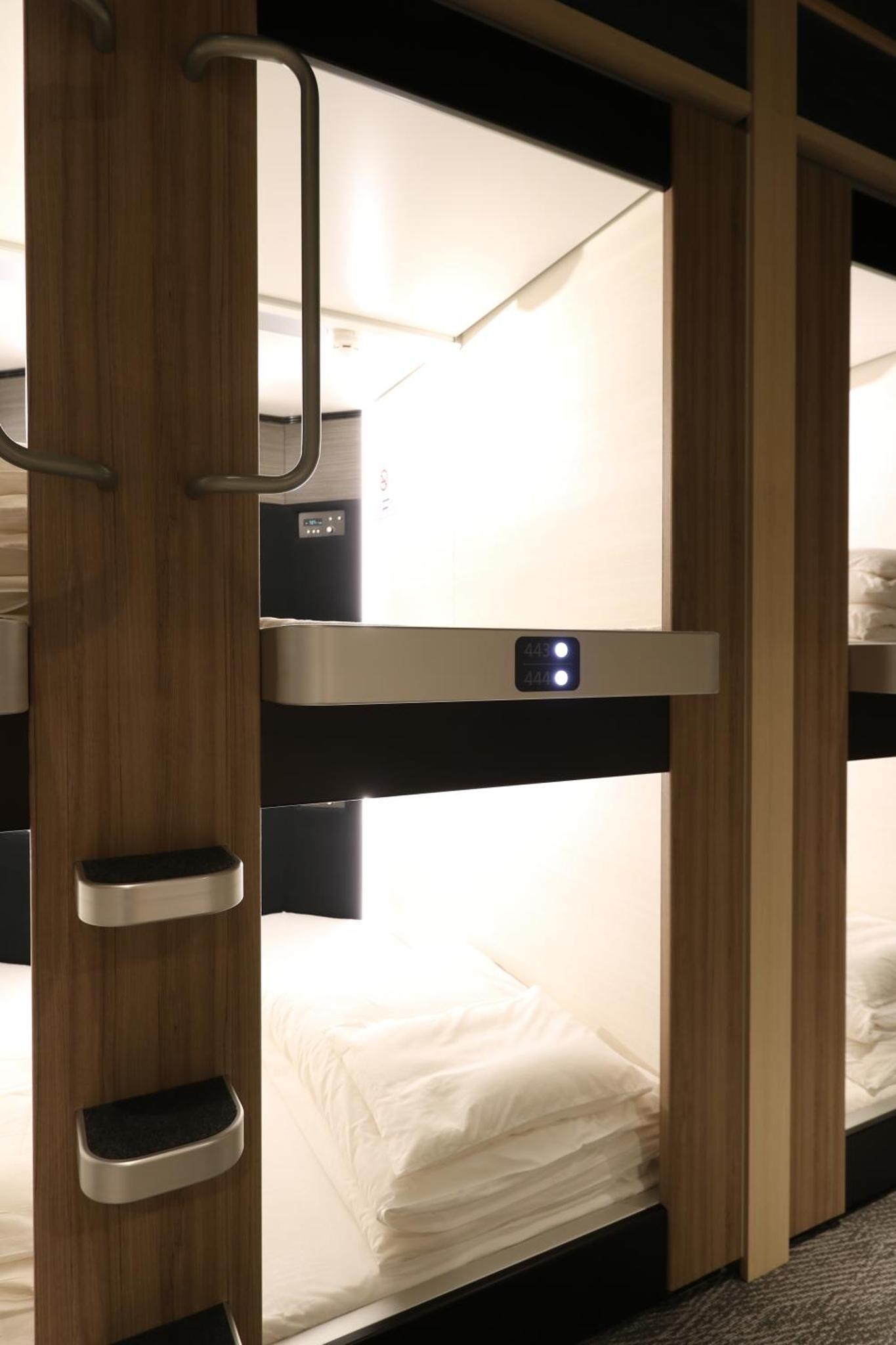 Cabin & Capsule Hotel J-SHIP Osaka Namba — photo 8