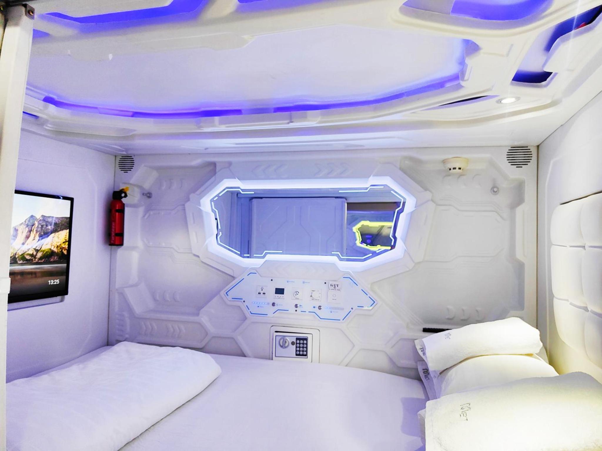Met A Space Pod @Phrom Phong — thumbnail 2