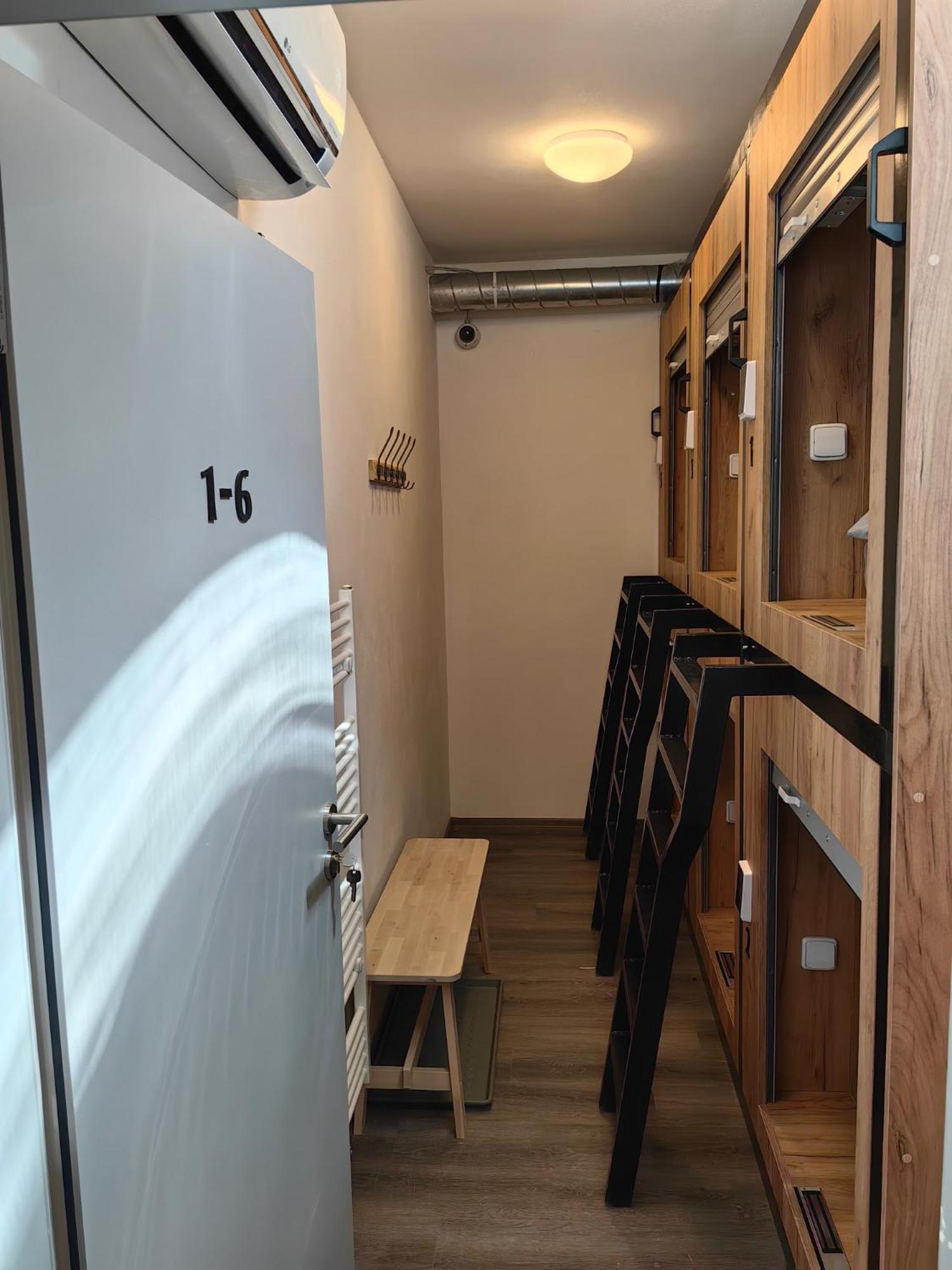 Capsule hostel Erbenova — photo 7