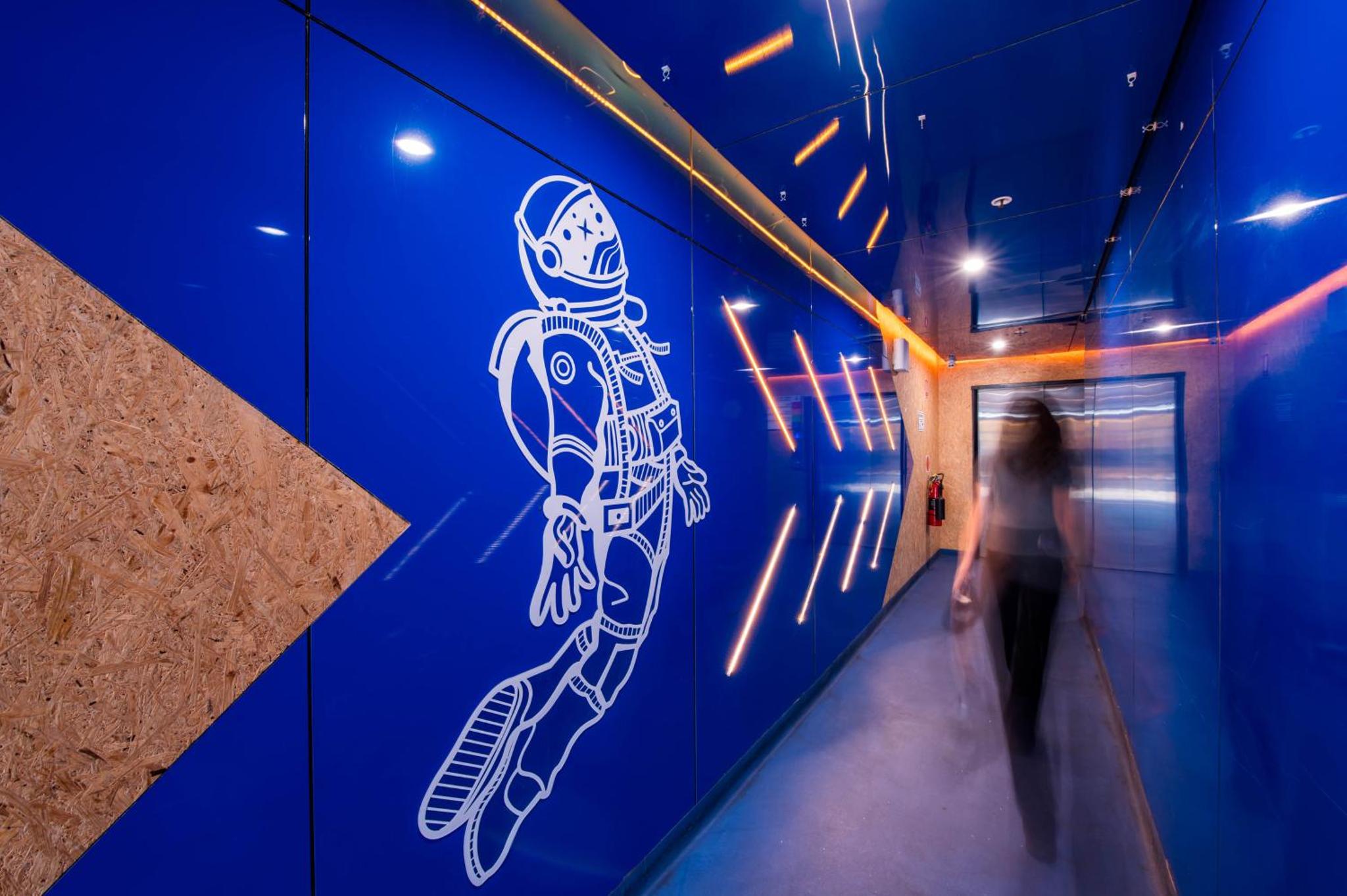 Space Q Capsule Hotel — photo 7