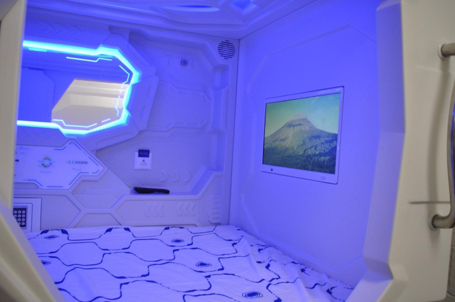 Cosmos Capsule Hub London — photo 3