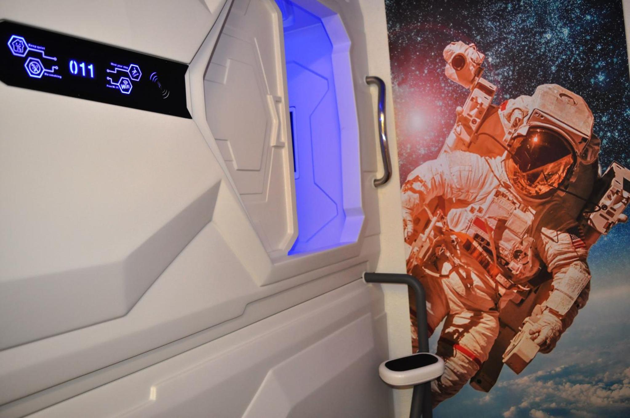 Cosmos Capsule Hub London — photo 7