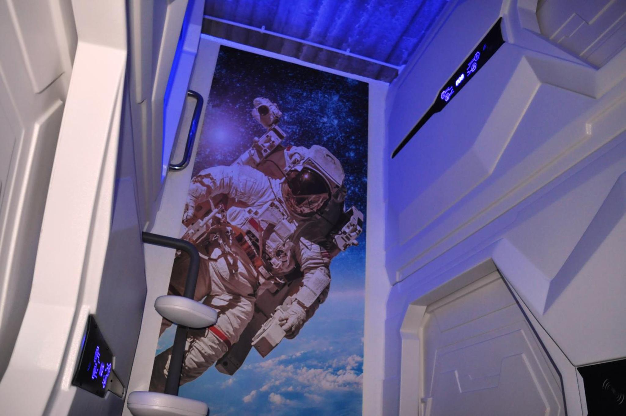 Cosmos Capsule Hub London — photo 6