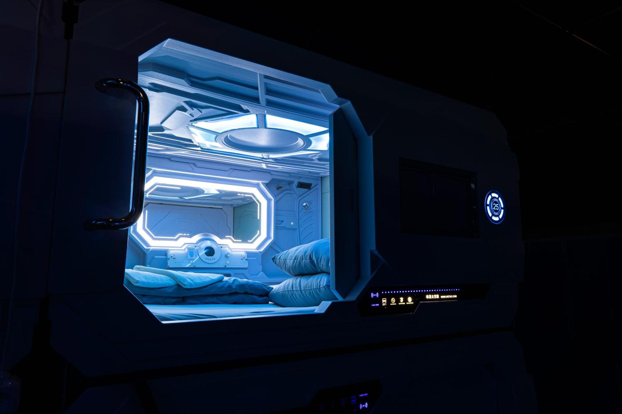 Space Night Capsule Hostel — photo 6