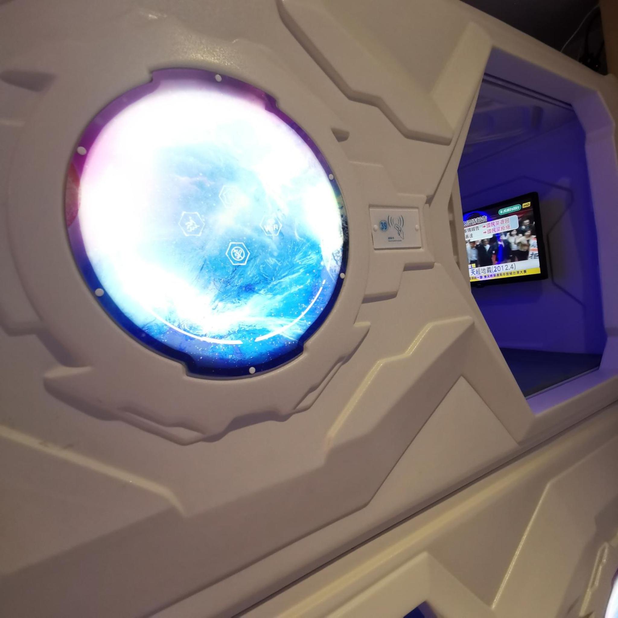 橙舍太空艙 TW Capsule Hostel — photo 9