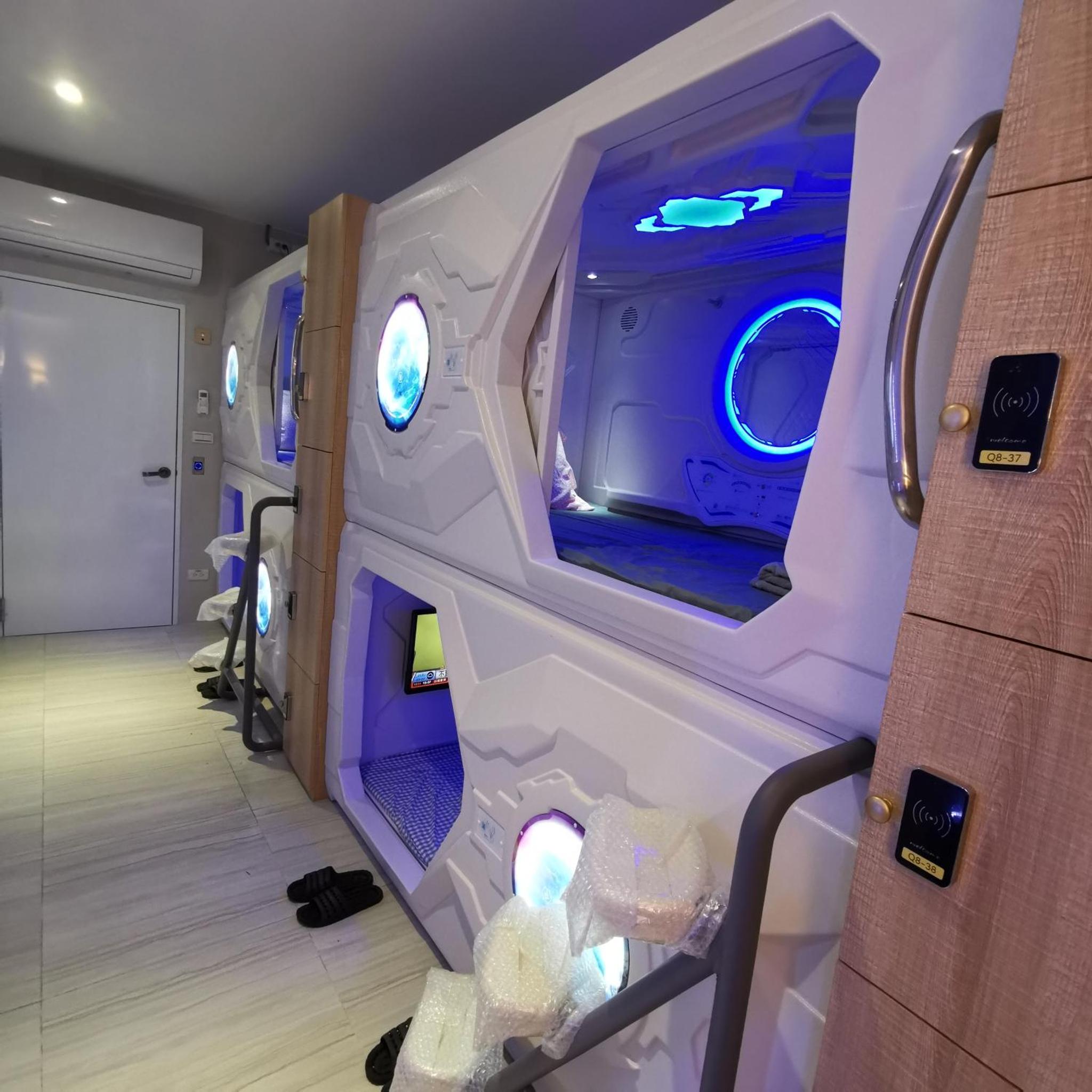 橙舍太空艙 TW Capsule Hostel — photo 10