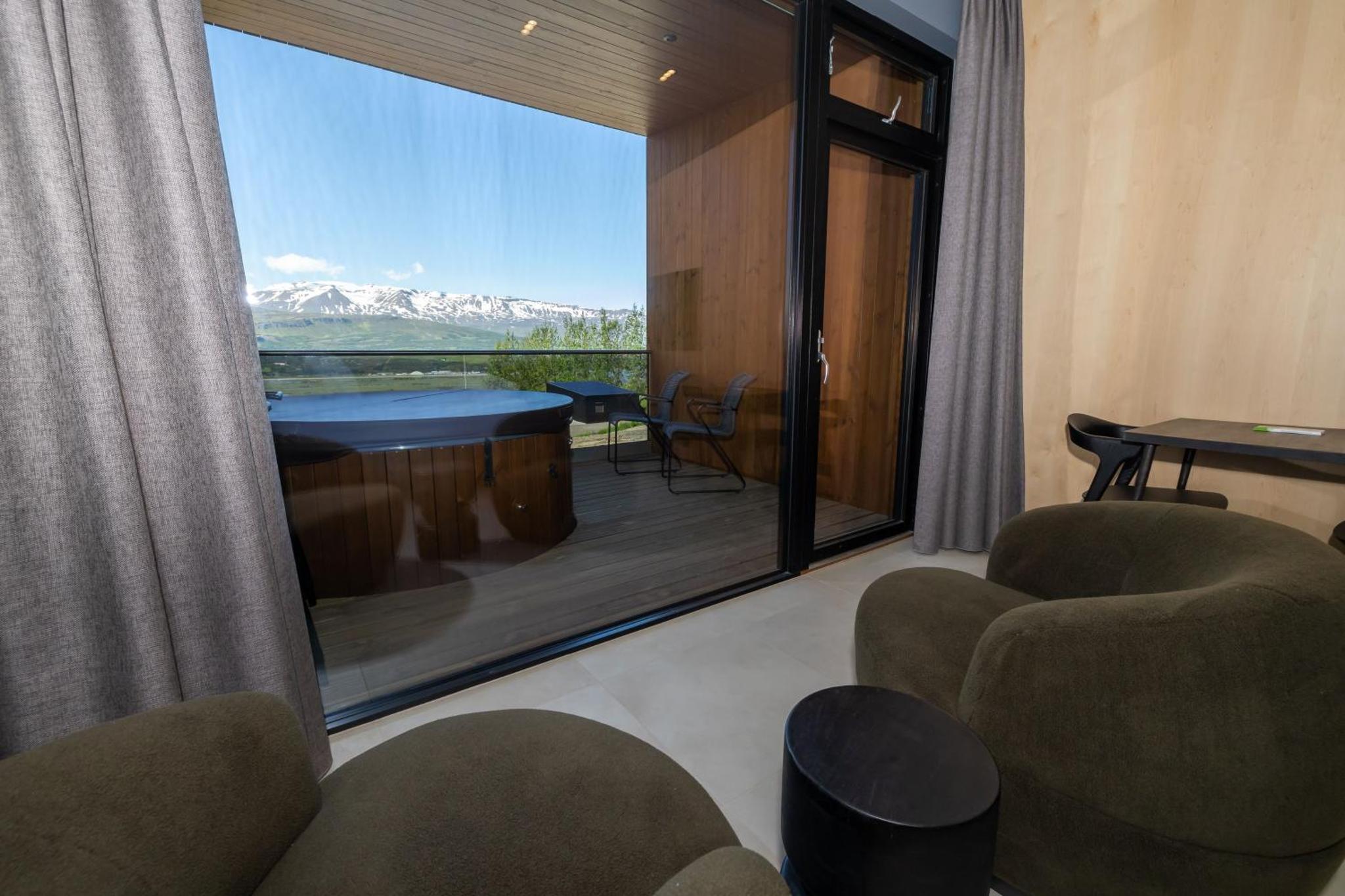 North Mountain View Suites — thumbnail 2