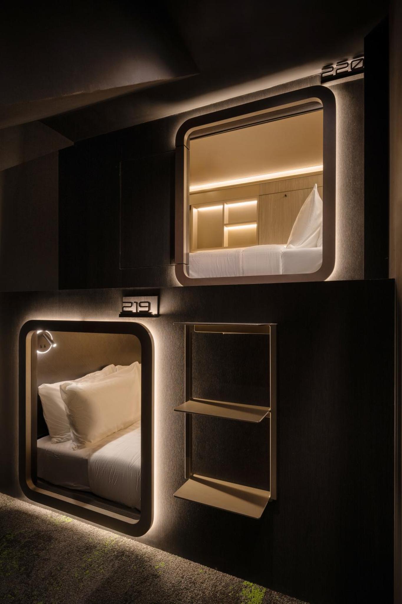 Cube Social Boutique Capsule Hotel at Boat Quay — photo 11