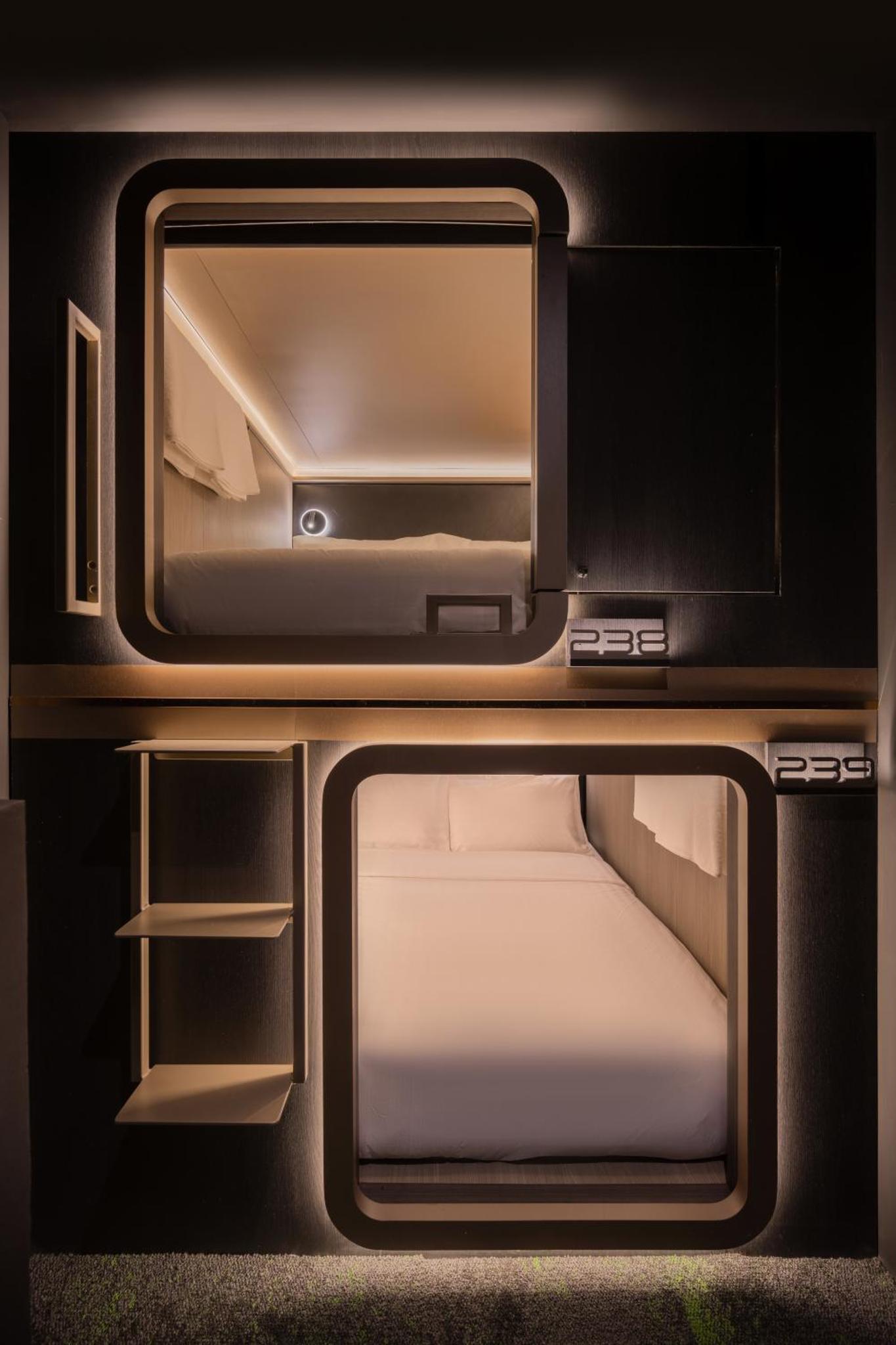 Cube Social Boutique Capsule Hotel at Boat Quay — thumbnail 3