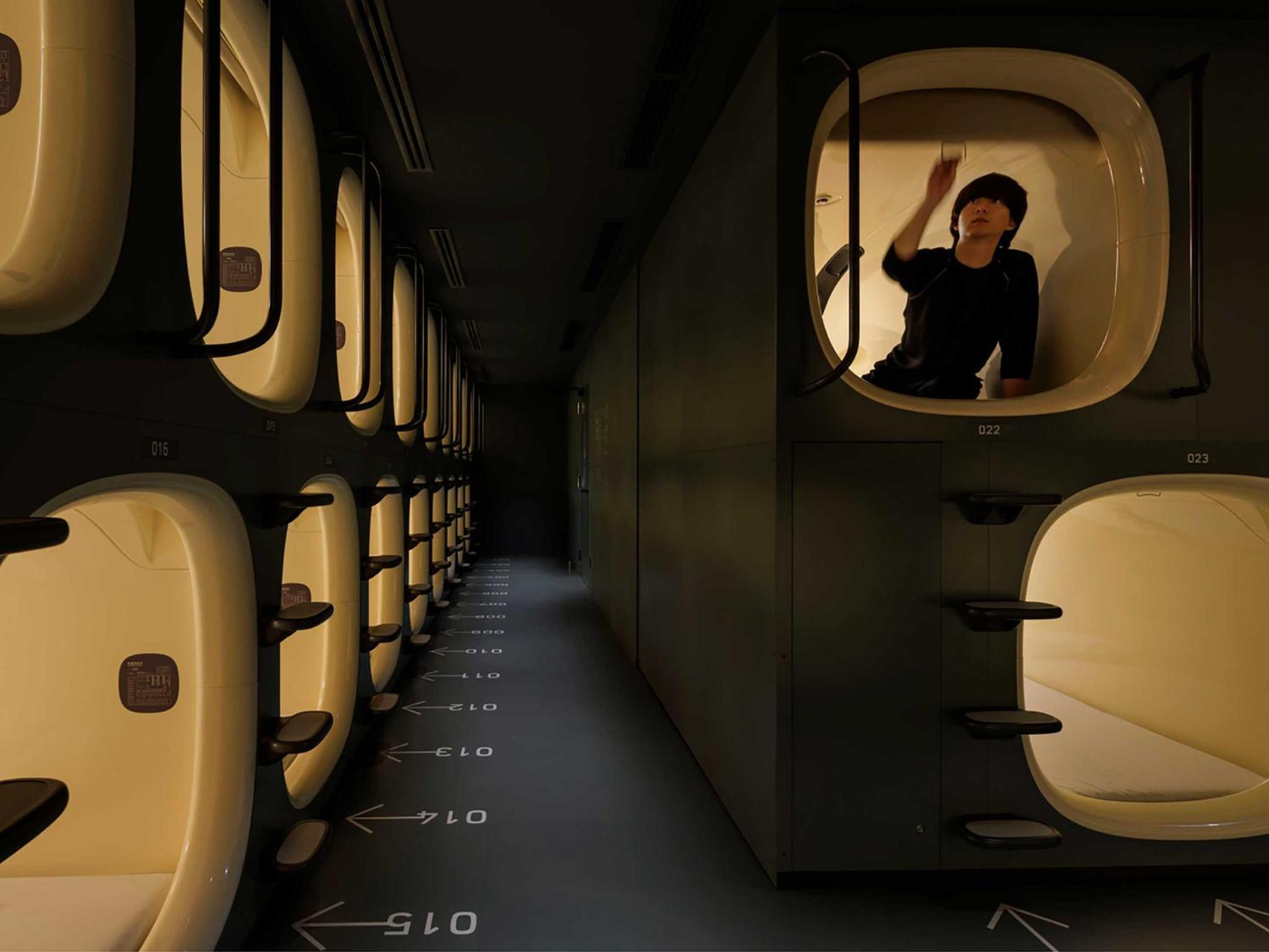 9h nine hours Shinagawa station for men