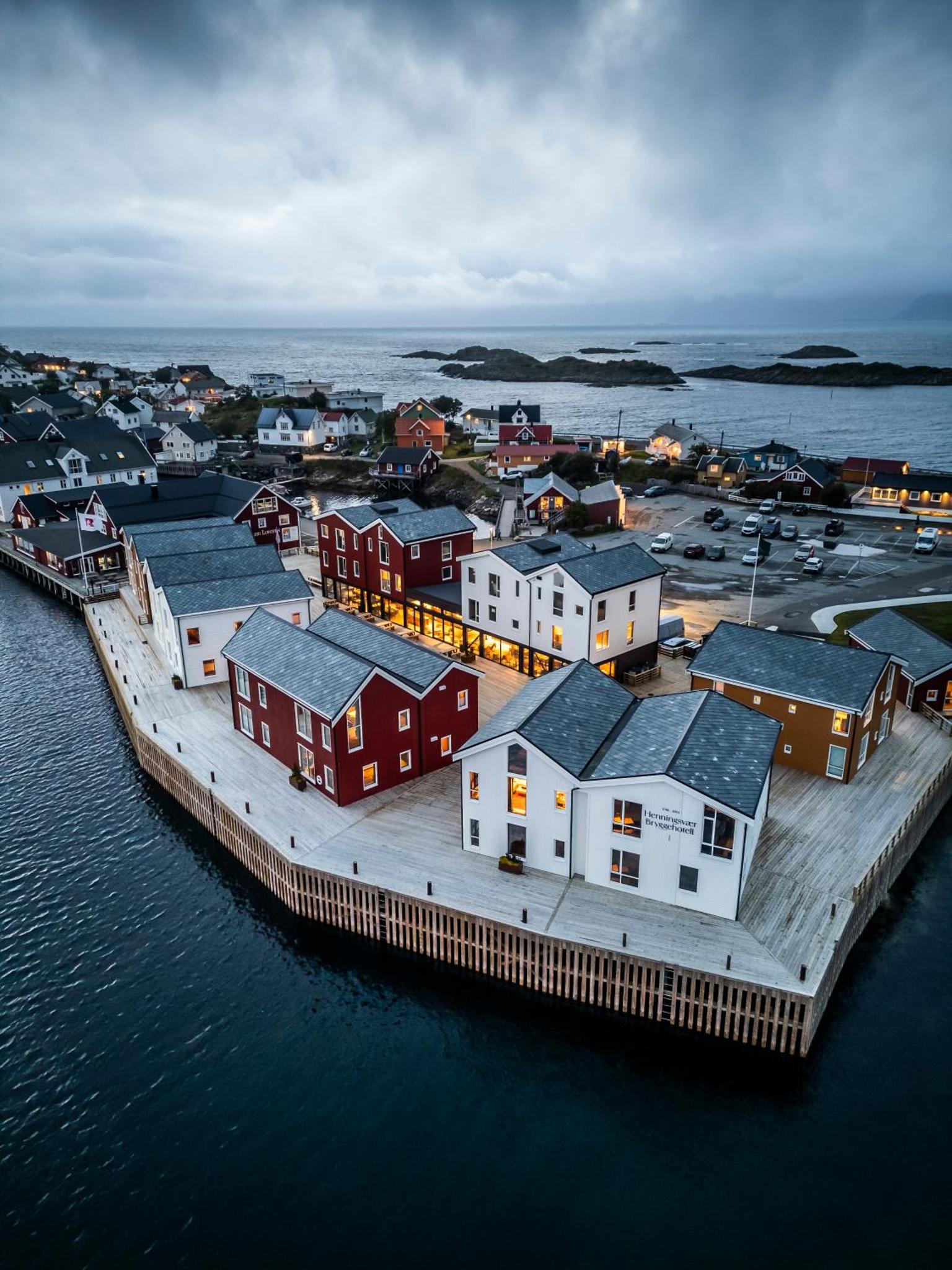 Henningsvær Bryggehotell — thumbnail 2