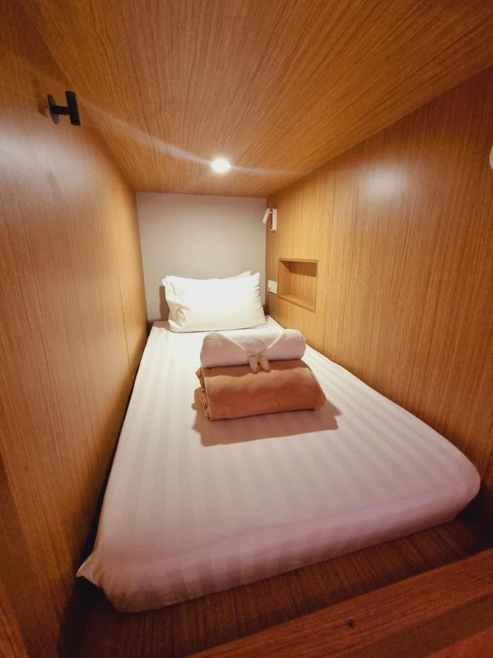 Moonstar Cebu Capsule Hotel — thumbnail 3