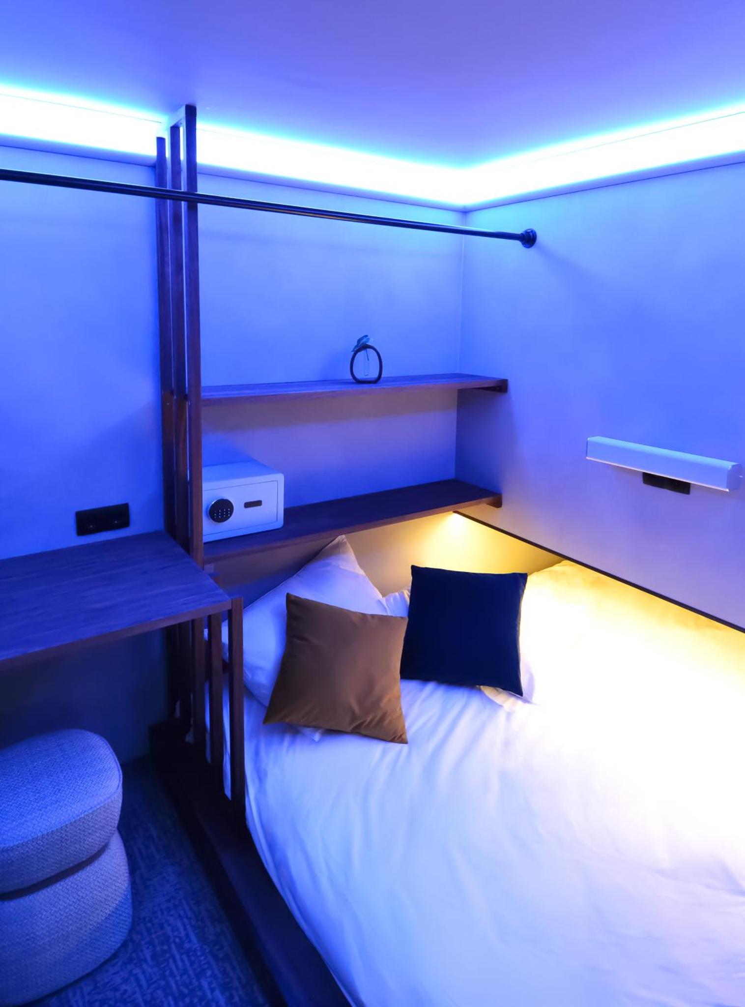 The Hyve Capsule hostel Amsterdam — photo 2