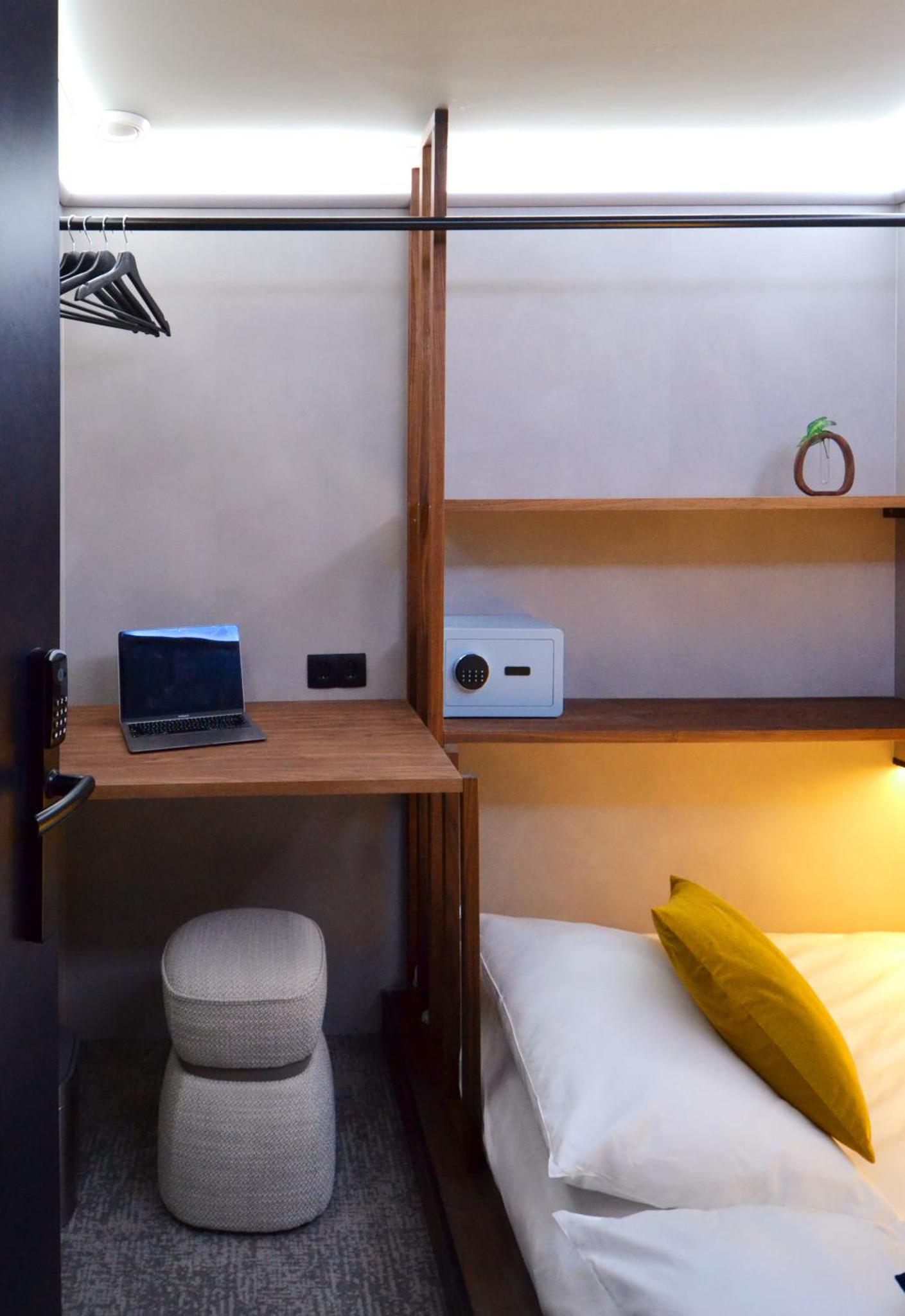 The Hyve Capsule hostel Amsterdam — photo 12