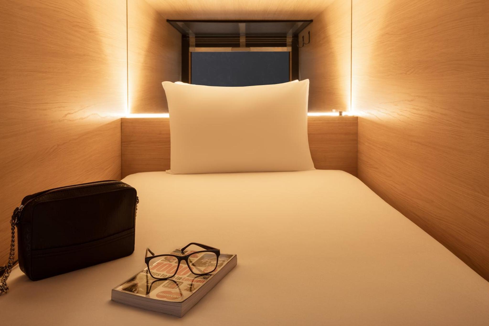 Zedwell Capsule Hotel Piccadilly Circus — photo 5