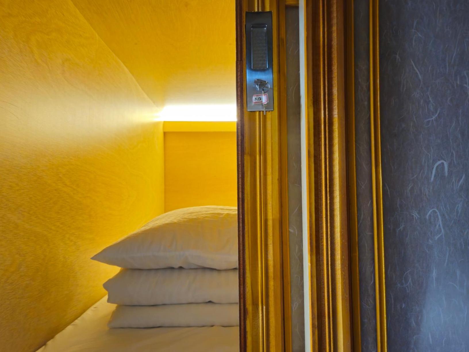 82 Capsule Hotel — photo 7