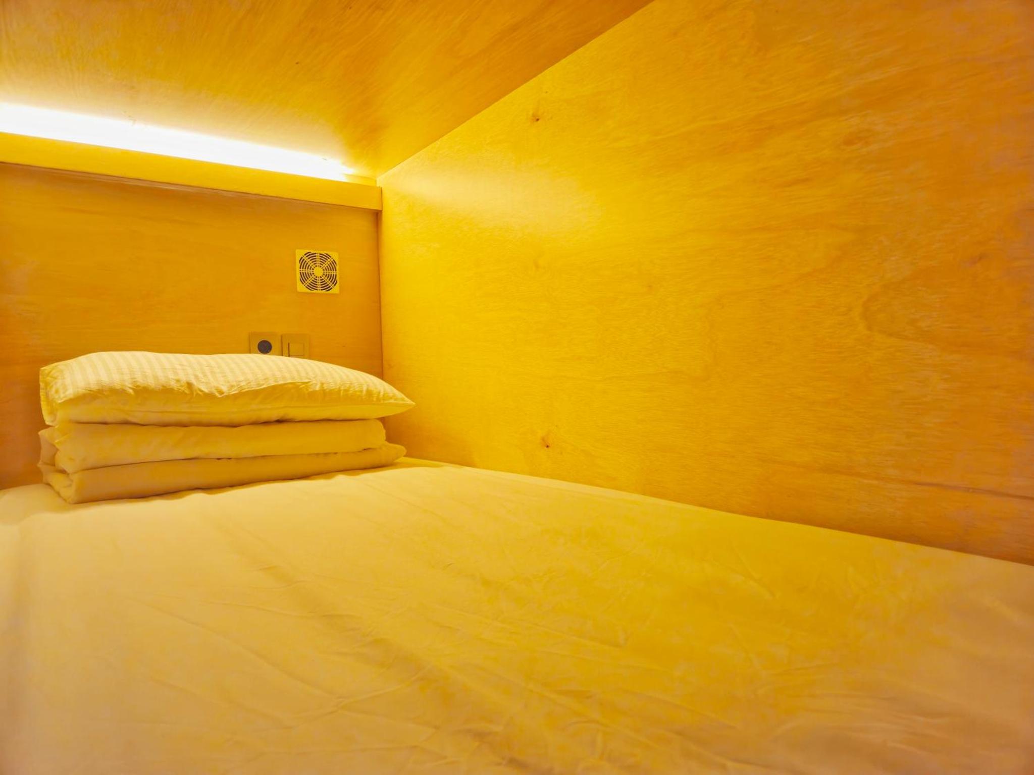 82 Capsule Hotel — photo 4