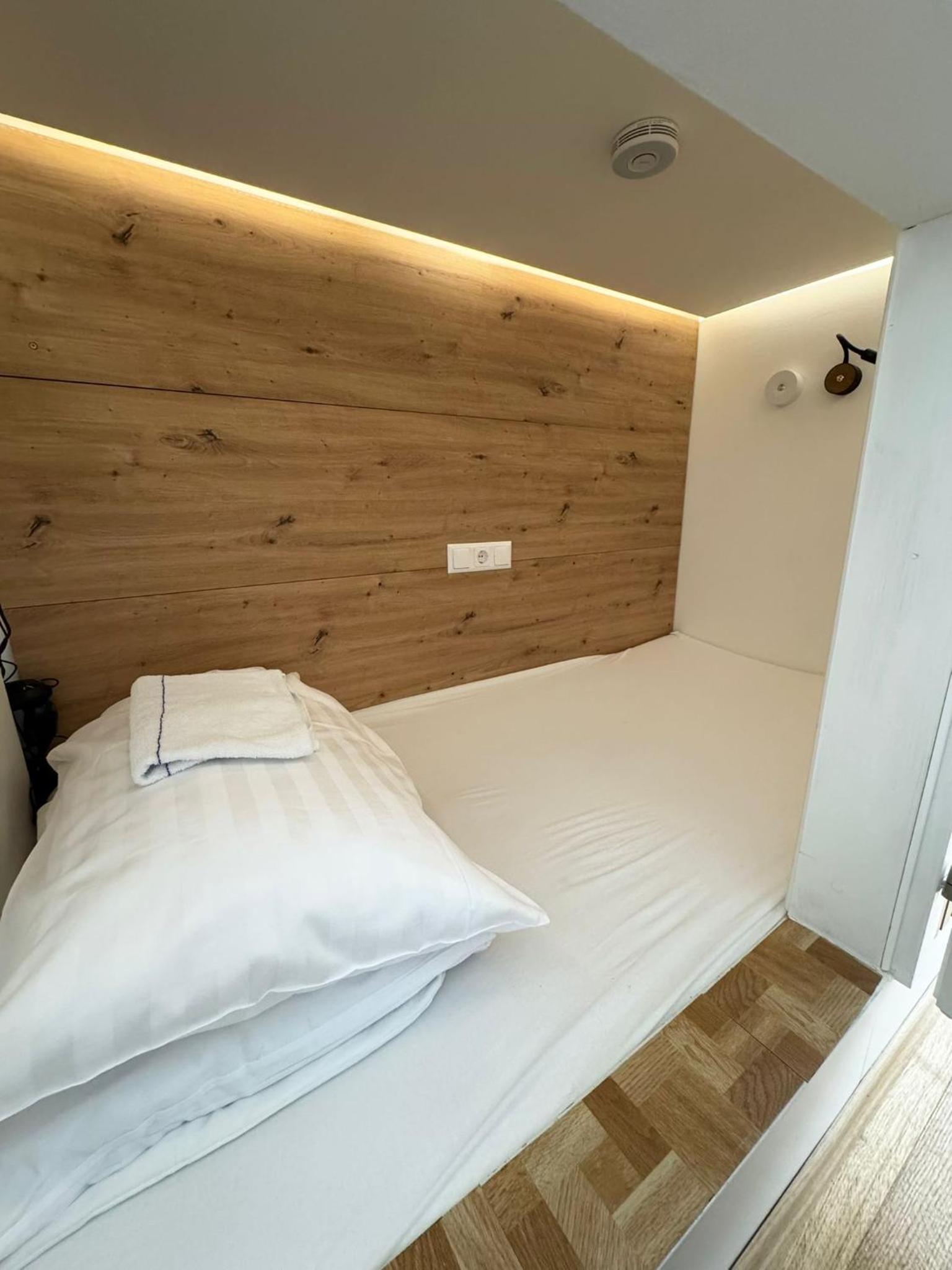 Robin Wood Capsule Hostel — thumbnail 3