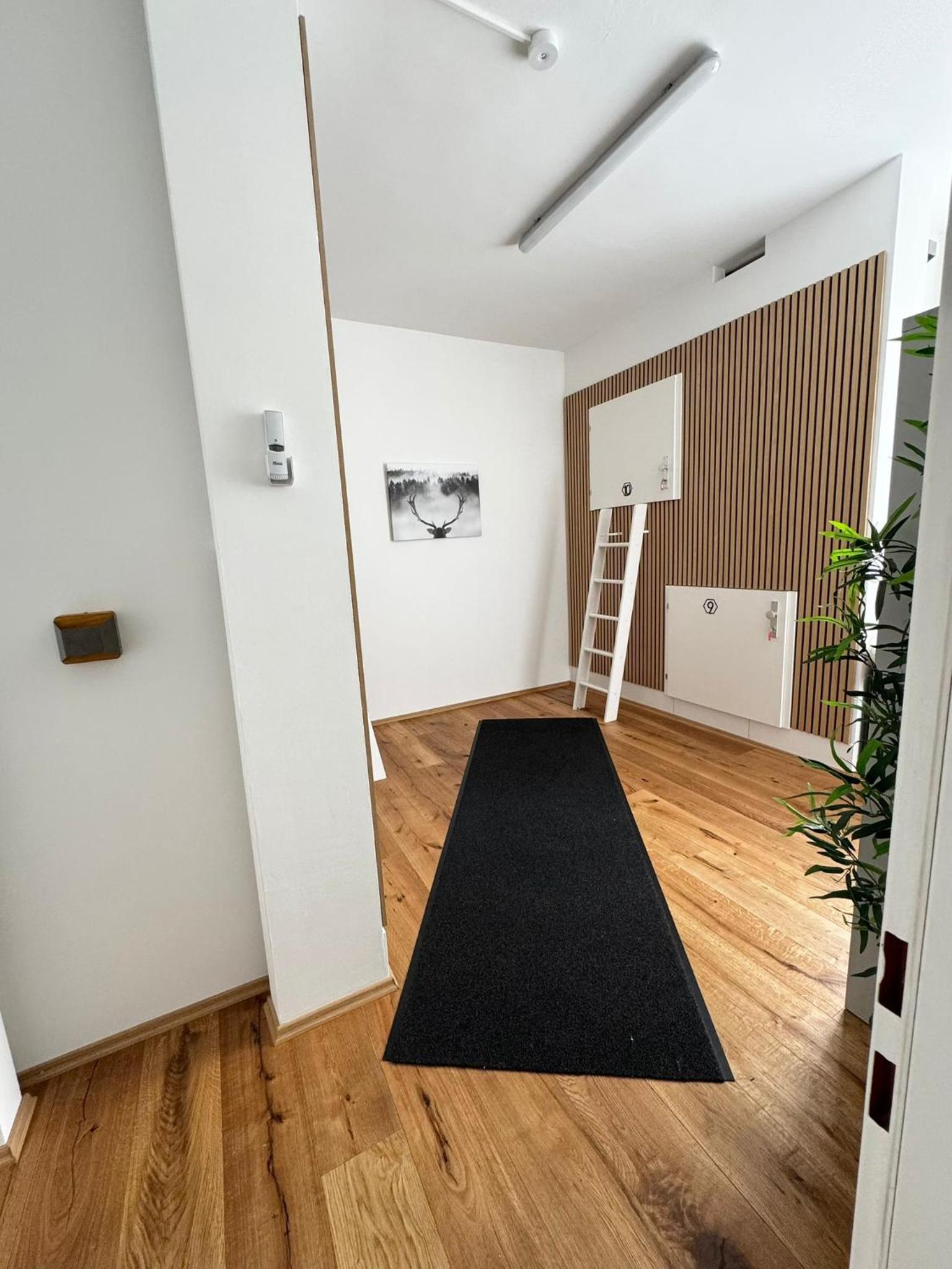 Robin Wood Capsule Hostel — photo 12