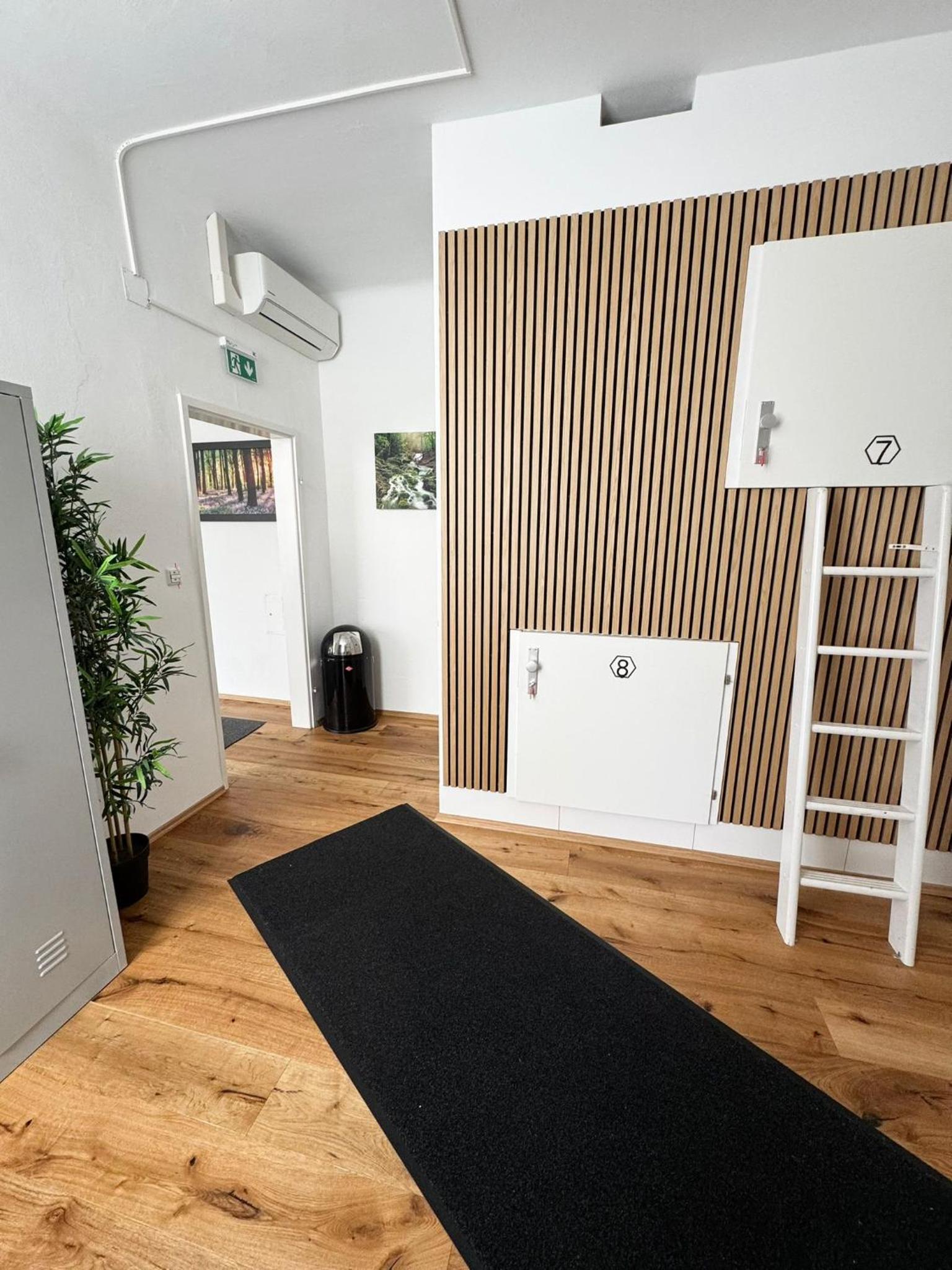 Robin Wood Capsule Hostel — photo 5
