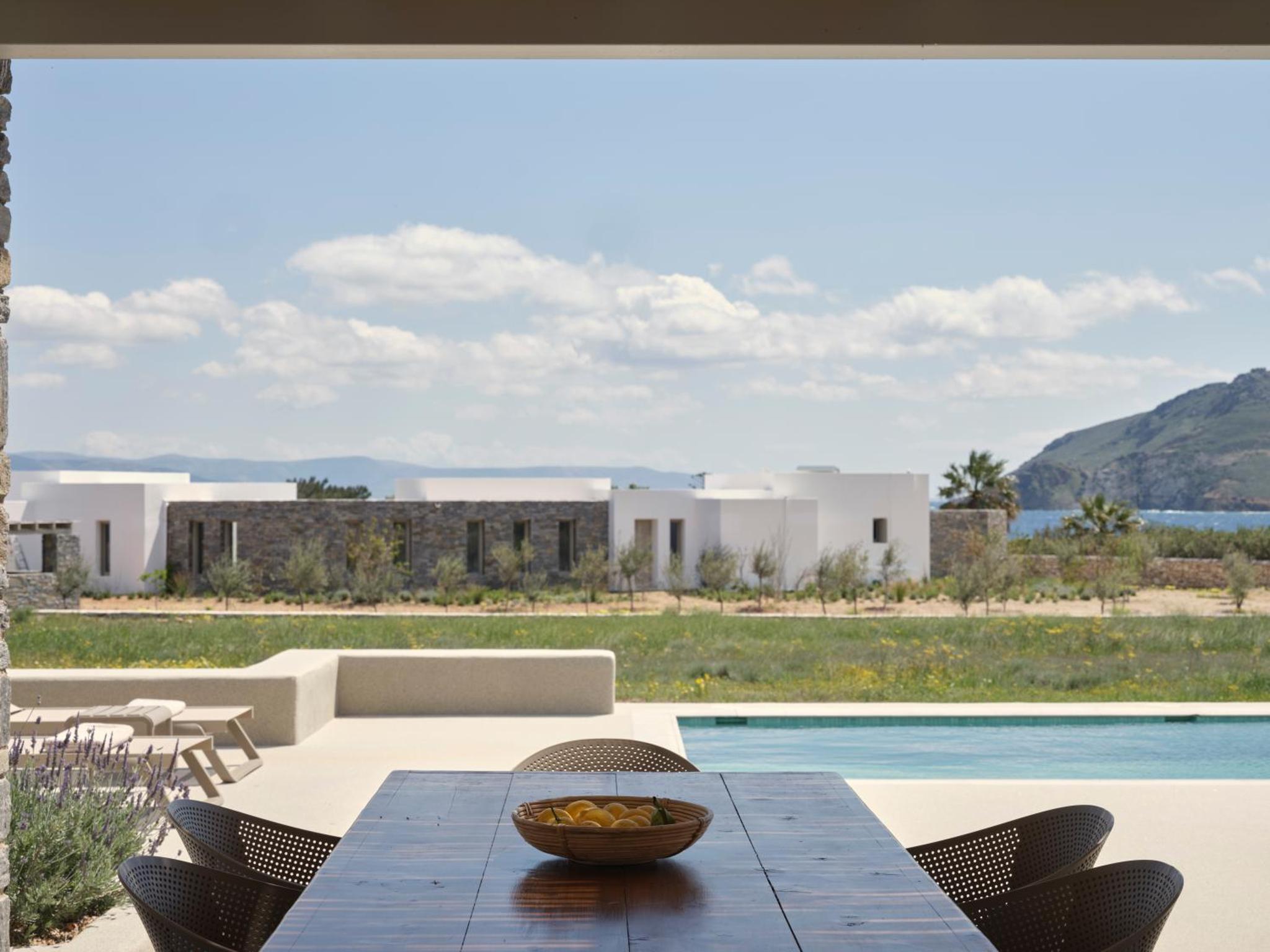 Mosaic Villas, Paros, Isterni