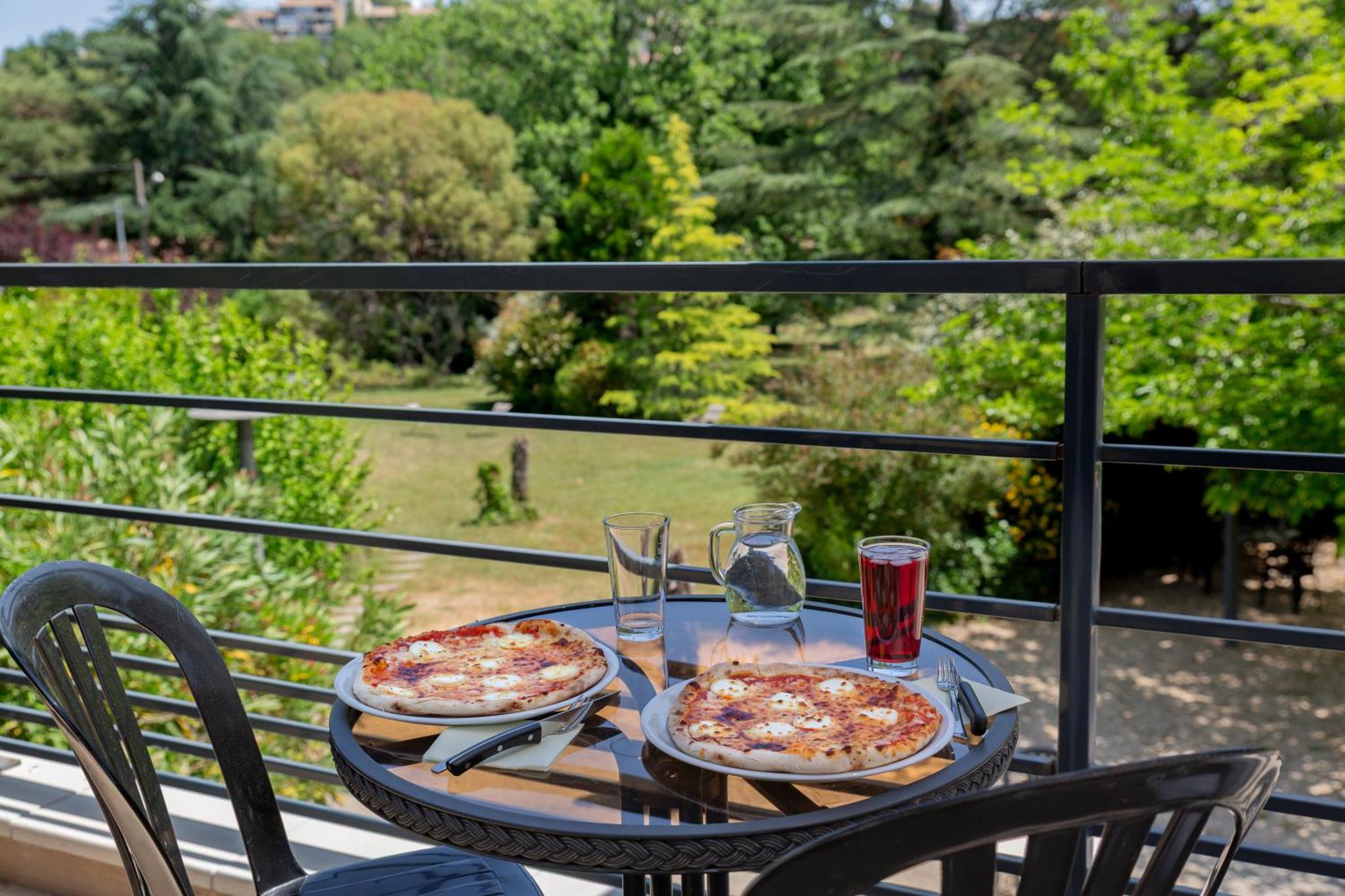 Hôtel & Résidence Lou Paradou Gréoux Les Bains — thumbnail 3