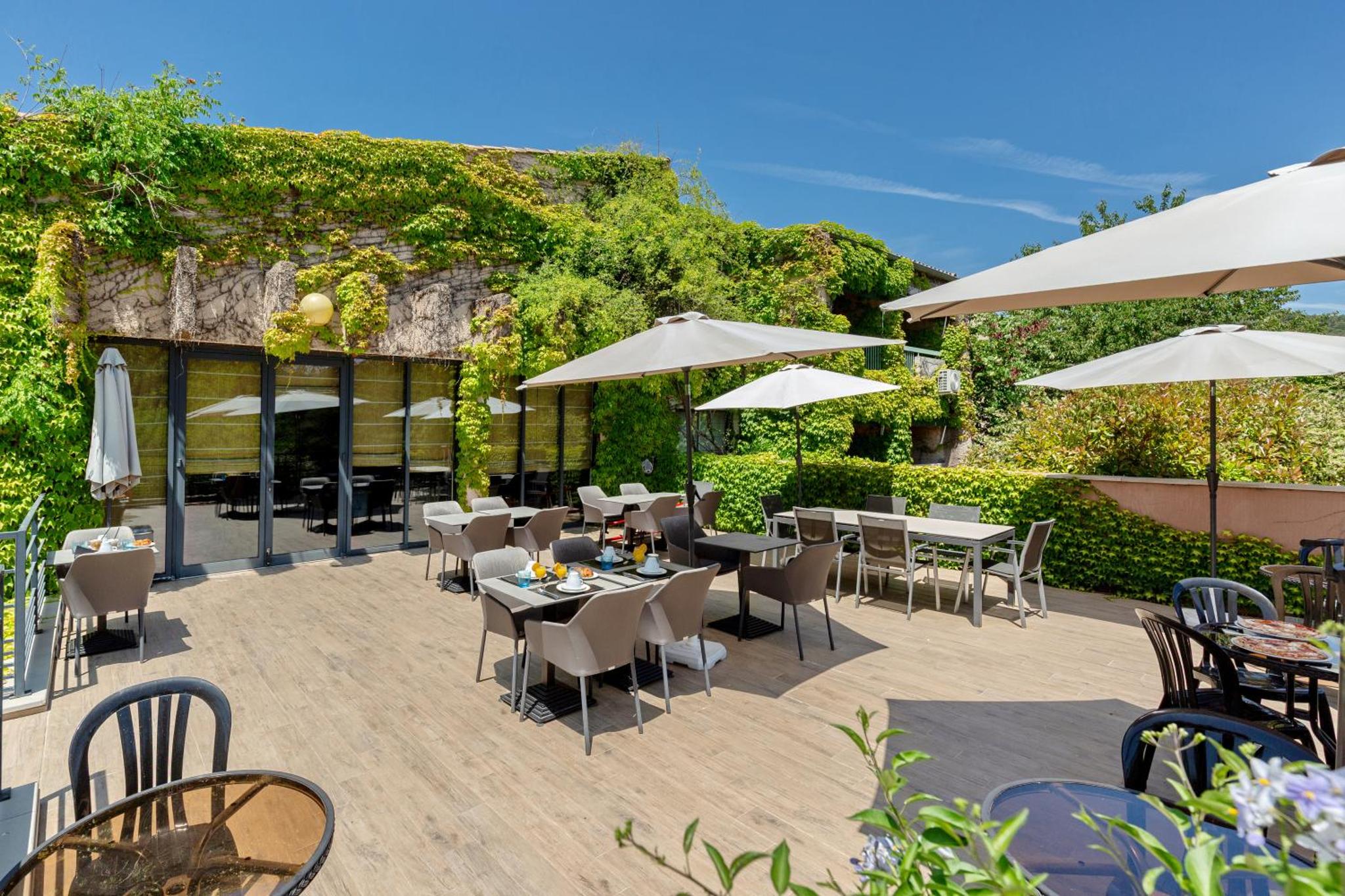 Hôtel & Résidence Lou Paradou Gréoux Les Bains — thumbnail 2