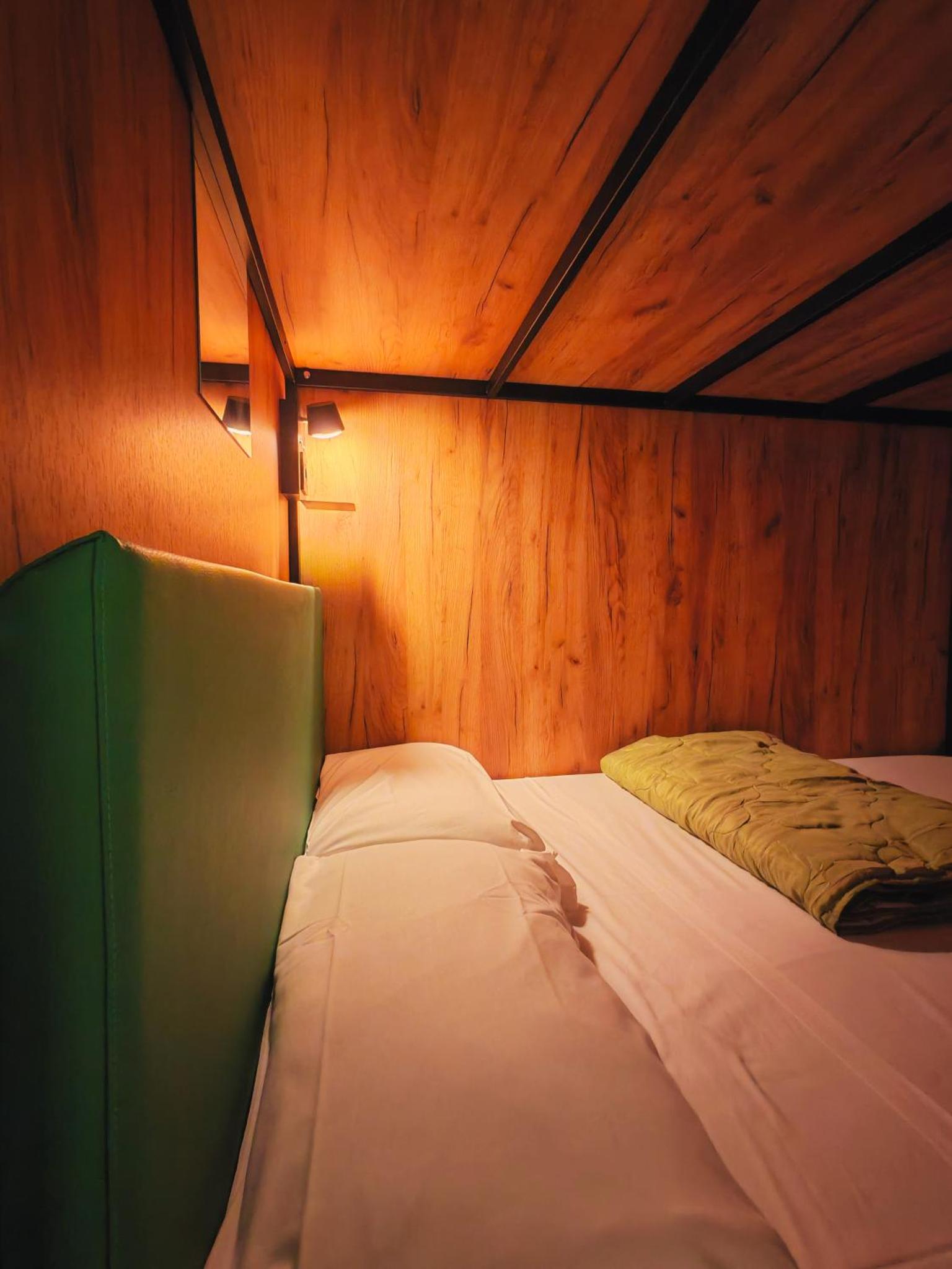Urban Inn Capsule Madrid — thumbnail 3