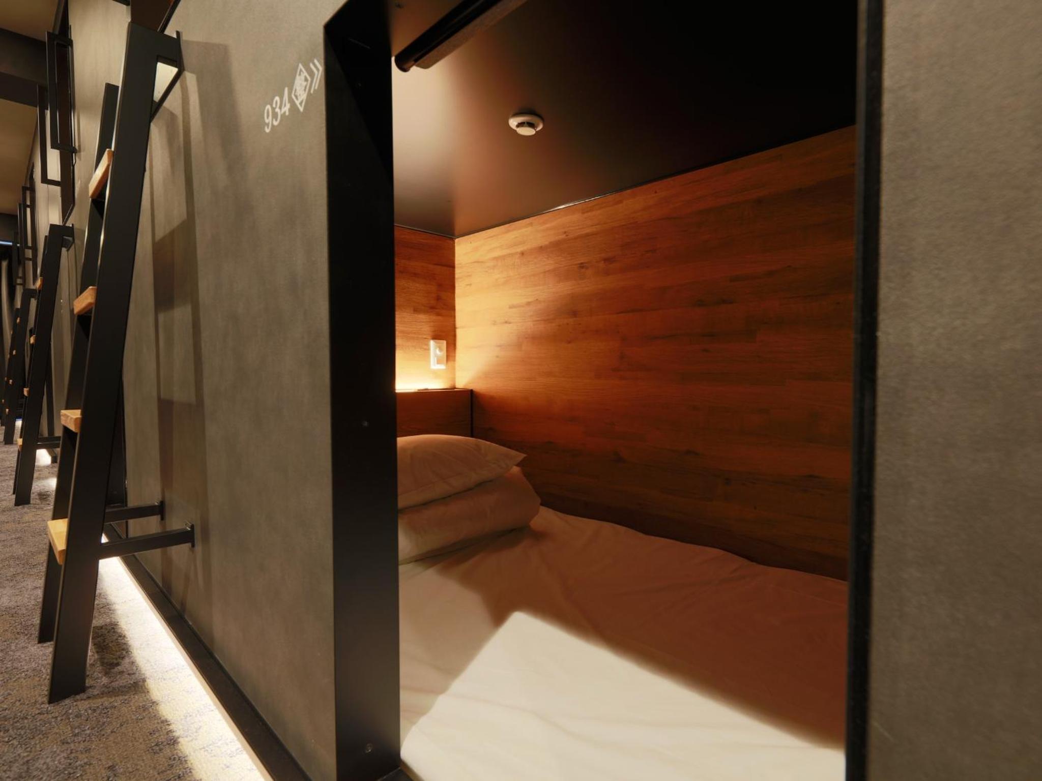 Capsule hotels near Uchisaiwaicho Station