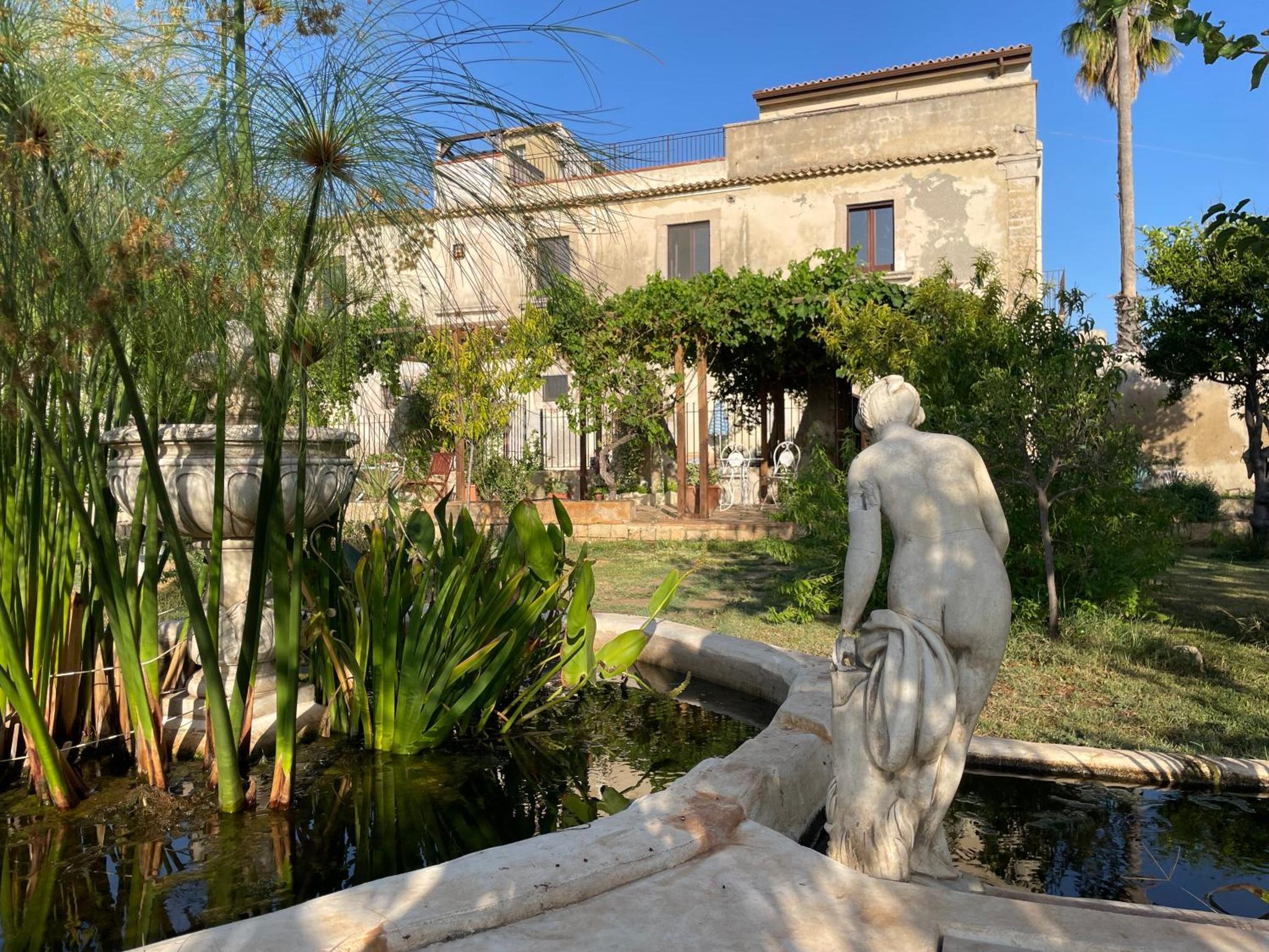 Mater Familias Oasis — thumbnail 2