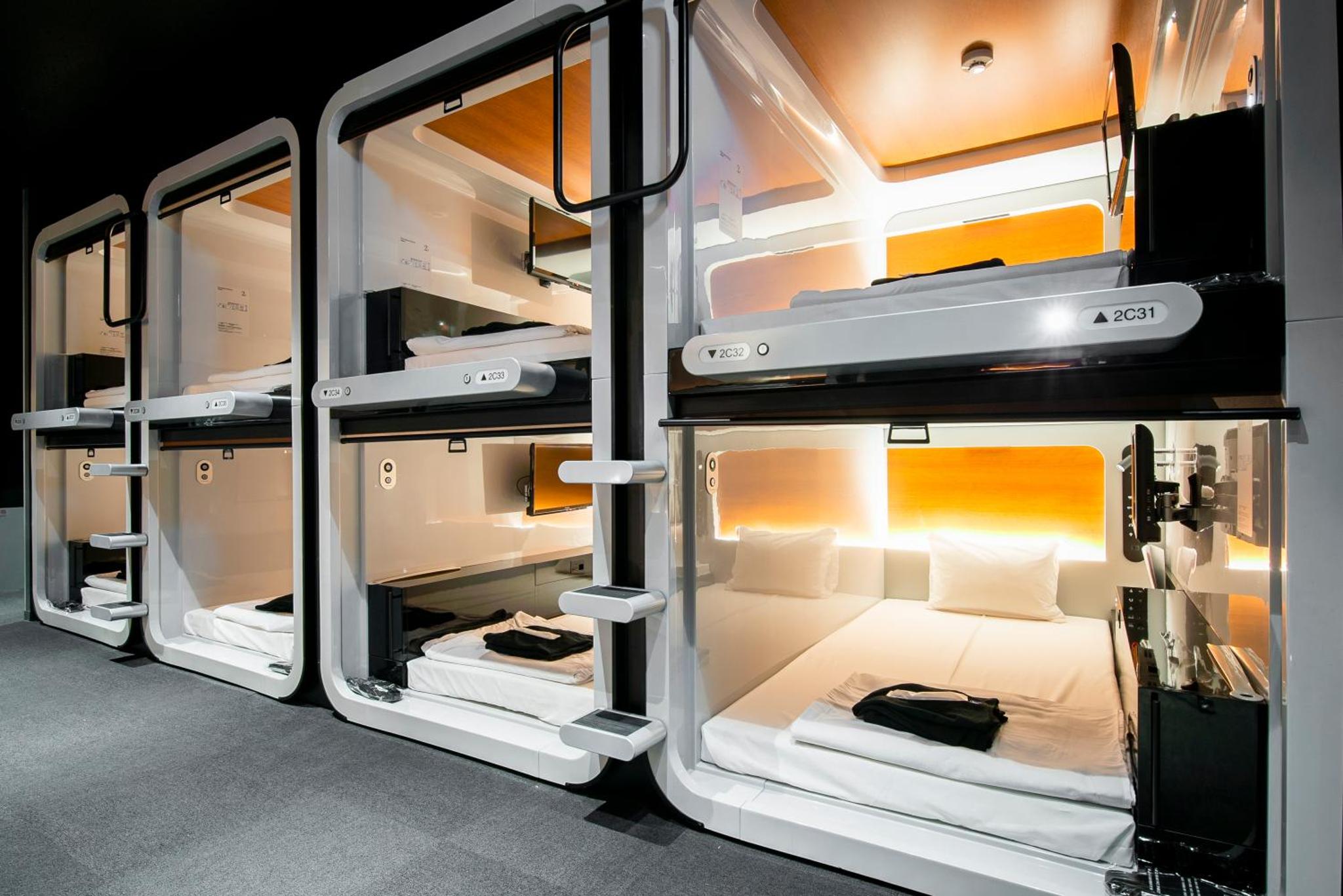 Capsule hotel pods